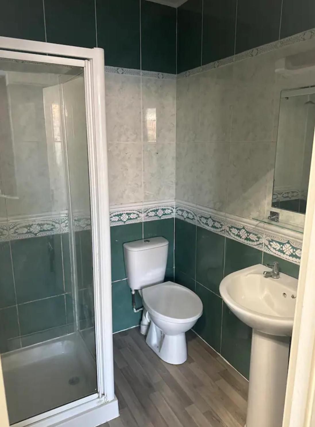 The Bliss 2 Home stay, En-suite, Self check-in with Smart Lock, Non Smoking Home in and out, Zero tolerance for noise after 11pm view 3