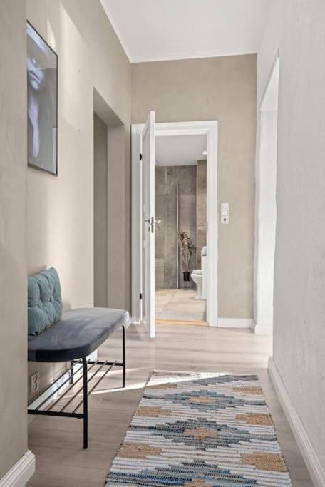 Fancy apartment by Train Station