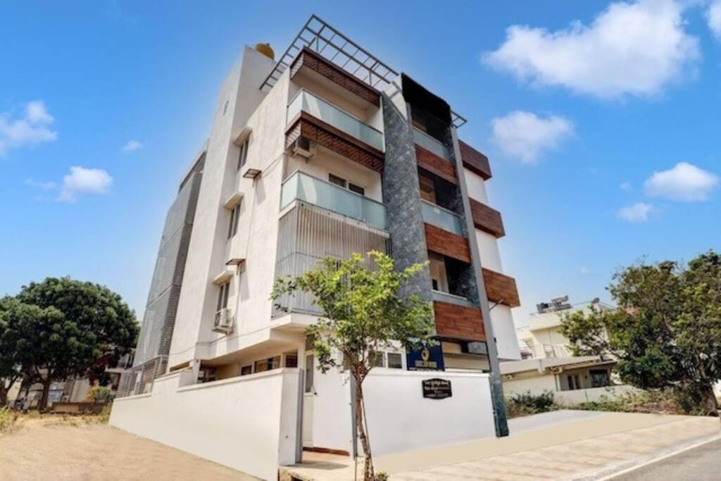 Silver Wings Service Apartment