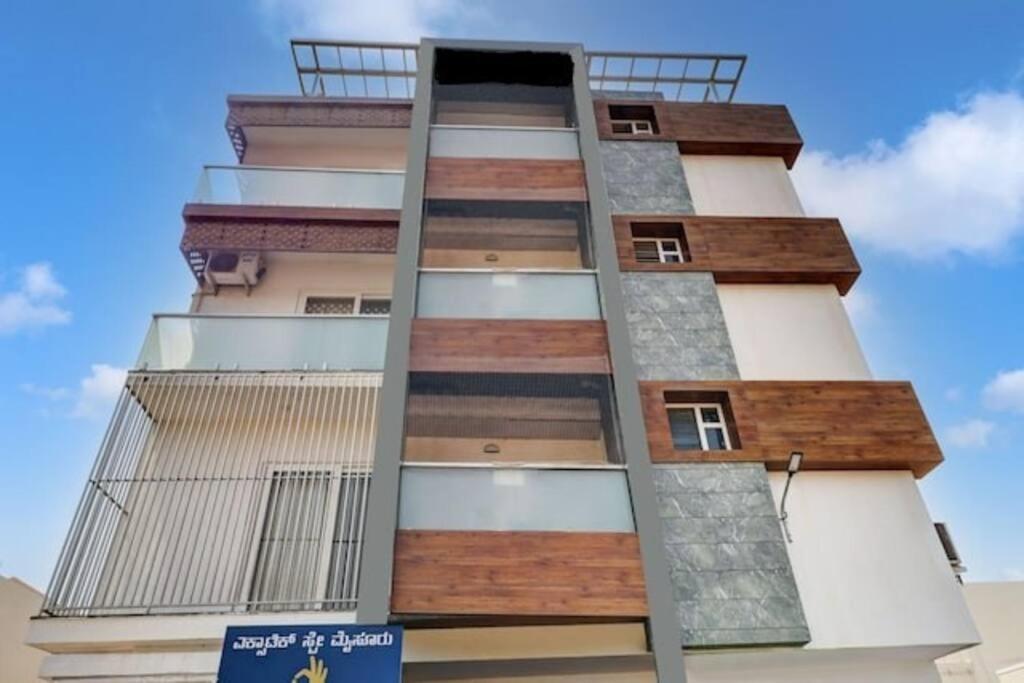 Silver Wings Service Apartment