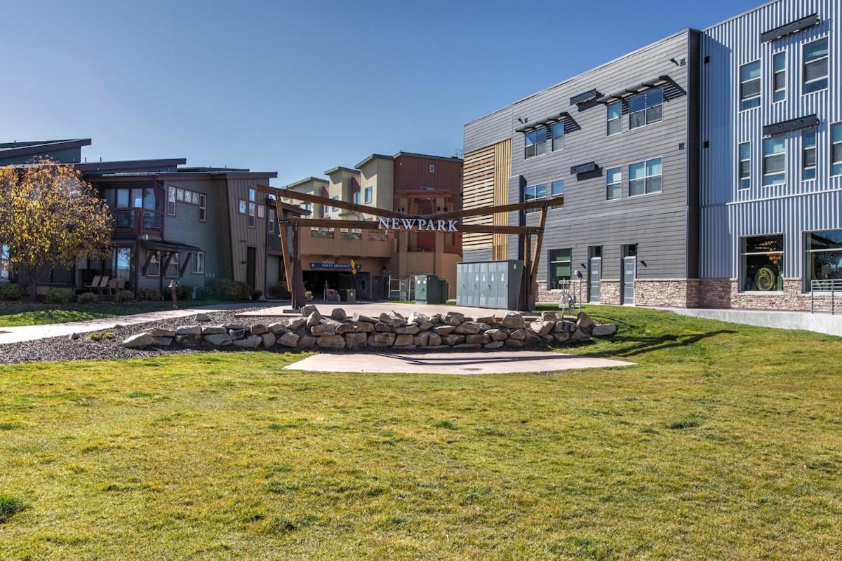 Hotel Serene Retreat in Newpark - Private Hot Tub - Image 1