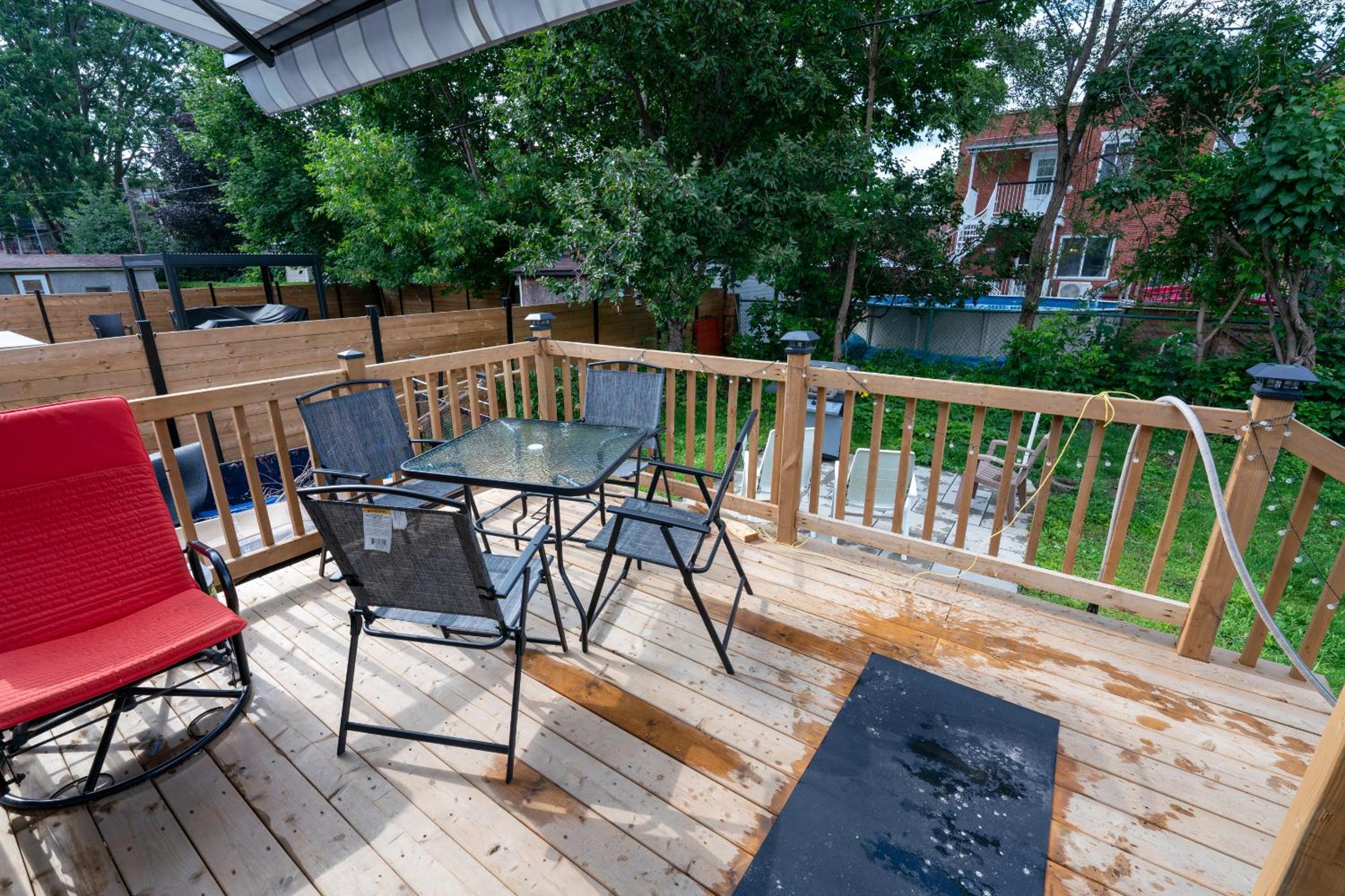 Detached house near metro with private parking