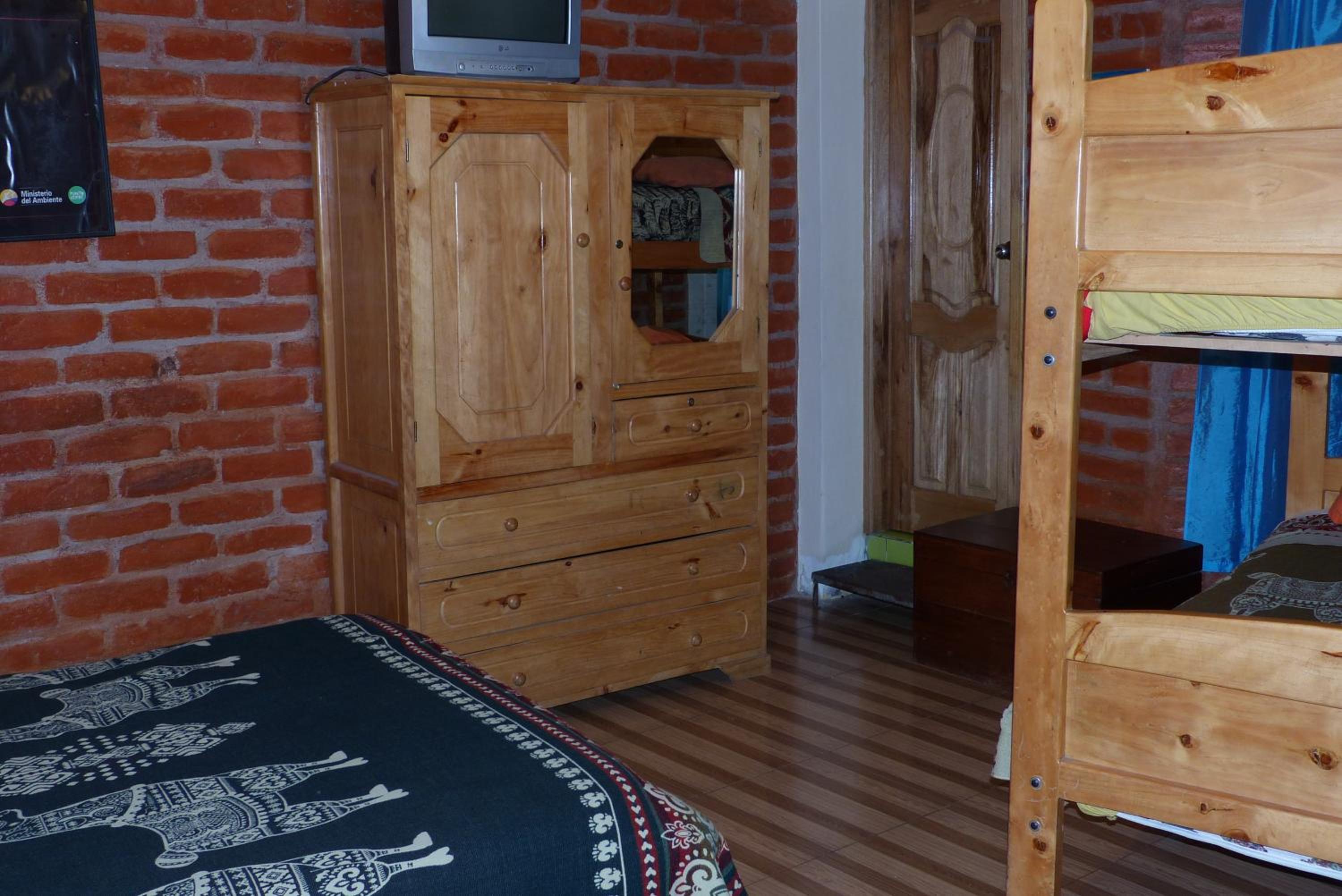 Hostal La Casa Amarilla City