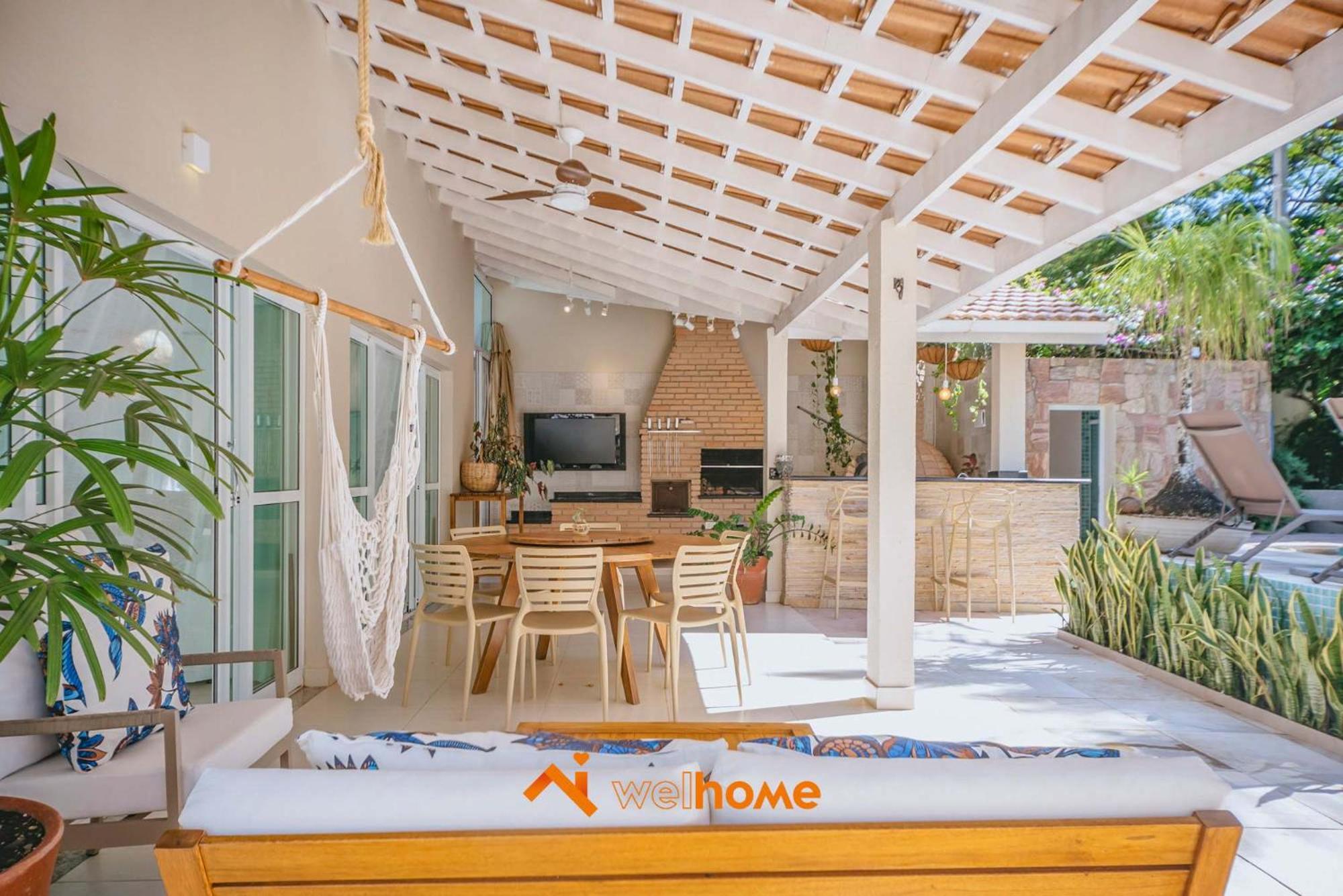 Casa com piscina a 650m da praia no Guaruja