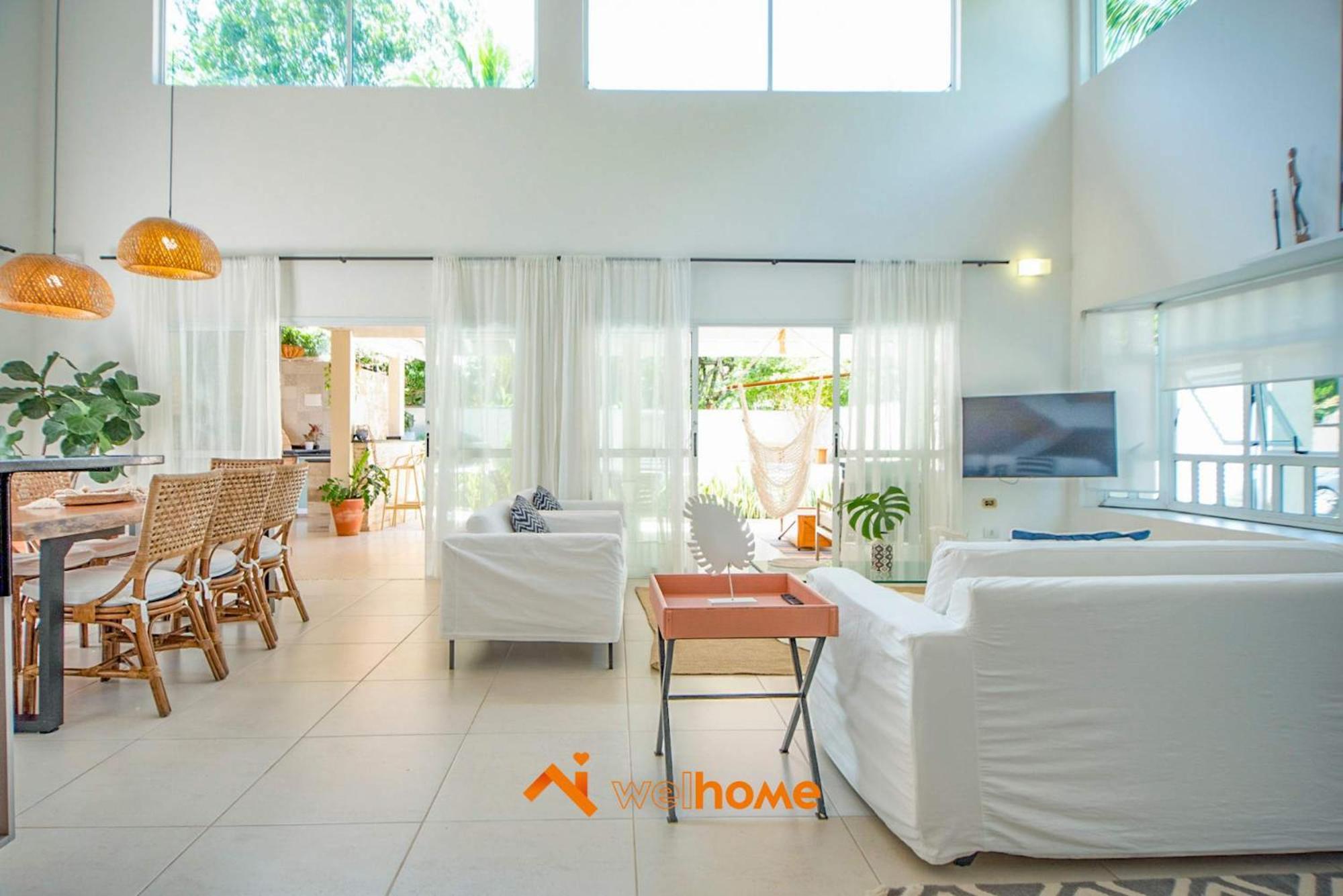 Casa com piscina a 650m da praia no Guaruja
