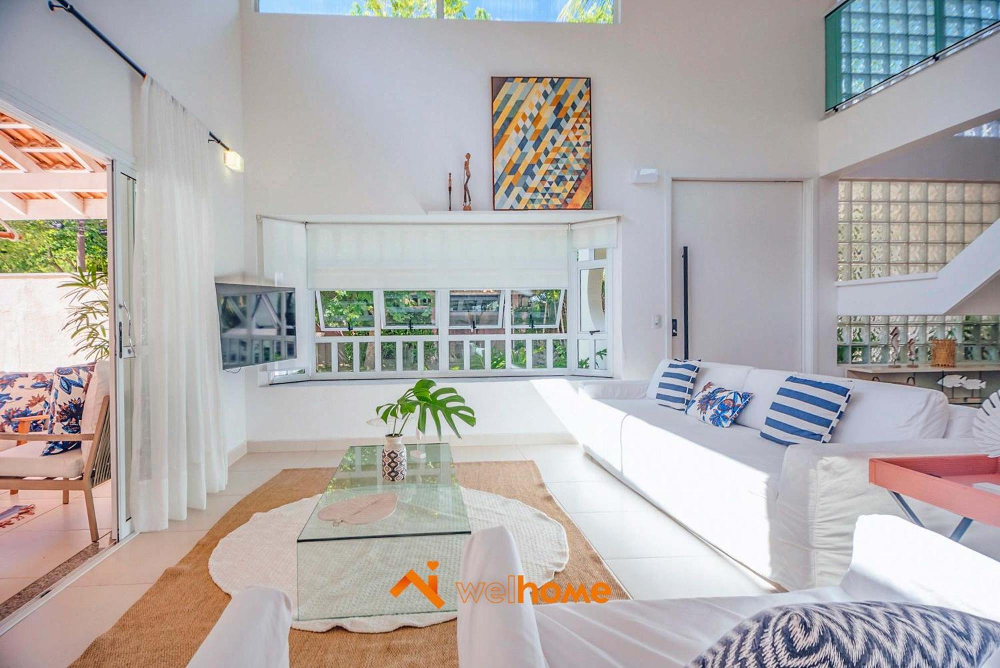 Casa com piscina a 650m da praia no Guaruja