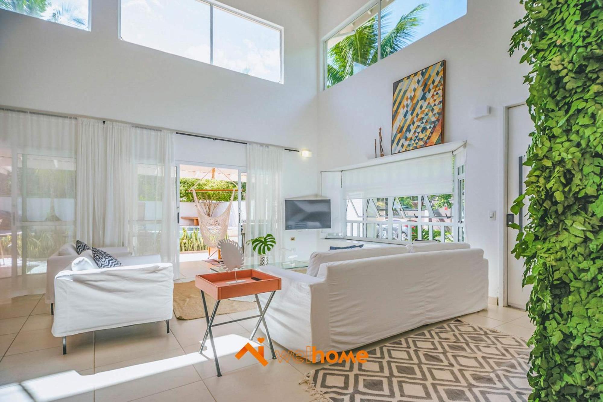 Casa com piscina a 650m da praia no Guaruja