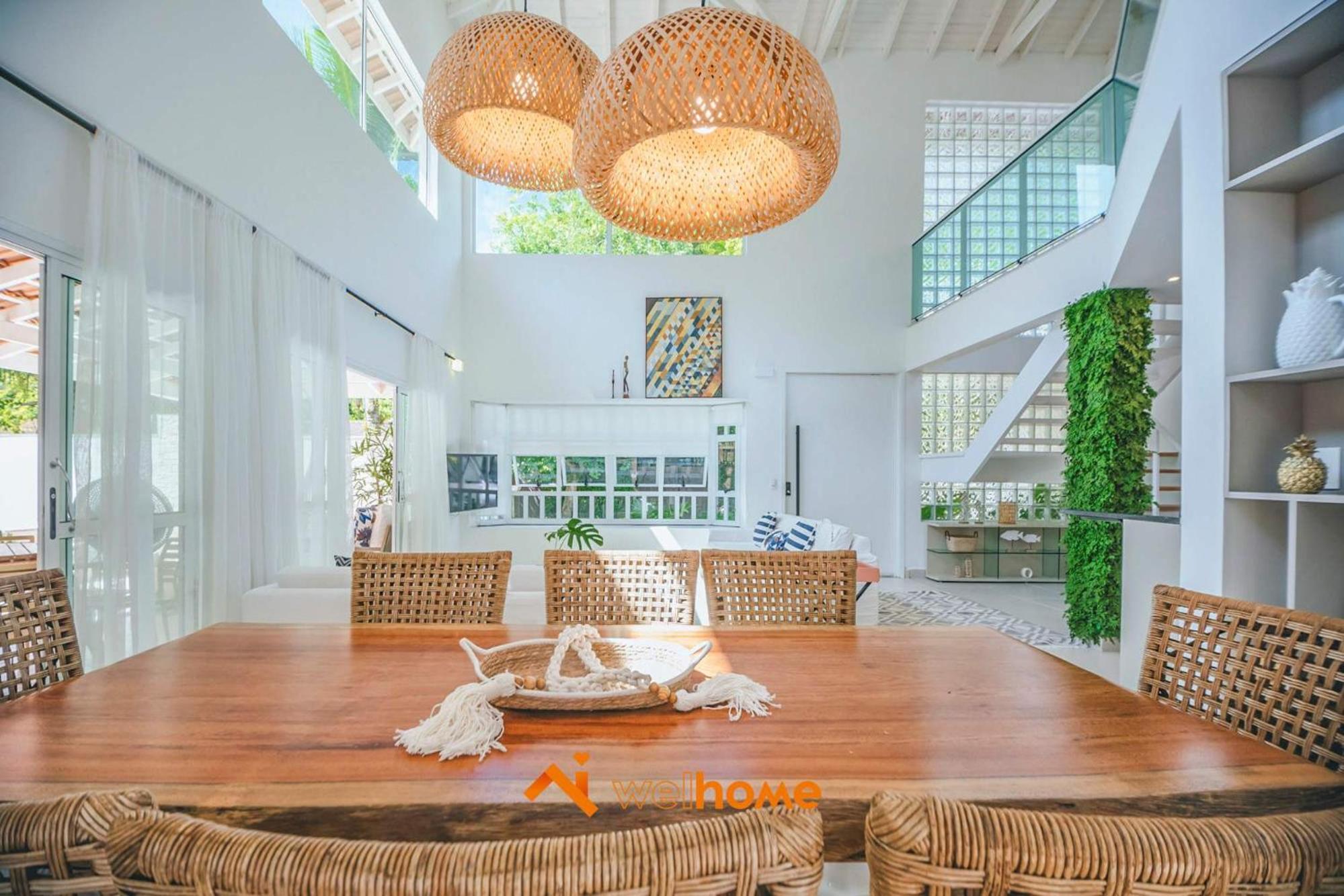 Casa com piscina a 650m da praia no Guaruja