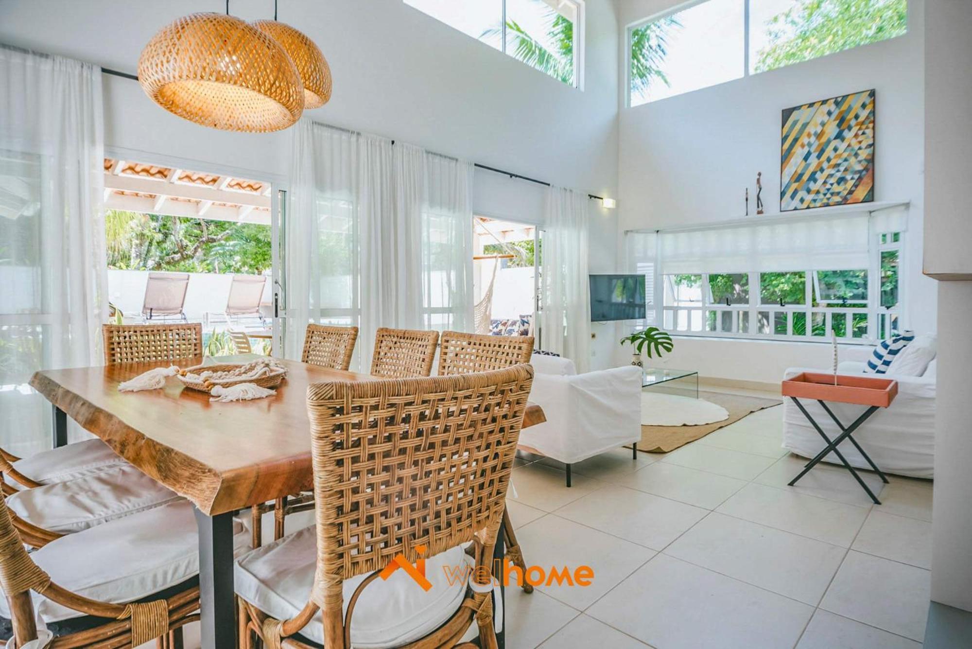 Casa com piscina a 650m da praia no Guaruja