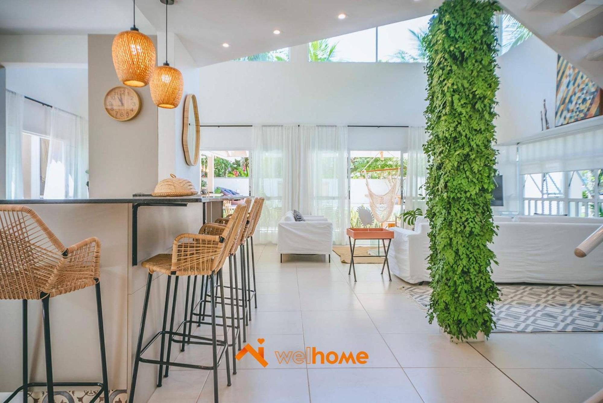 Casa com piscina a 650m da praia no Guaruja