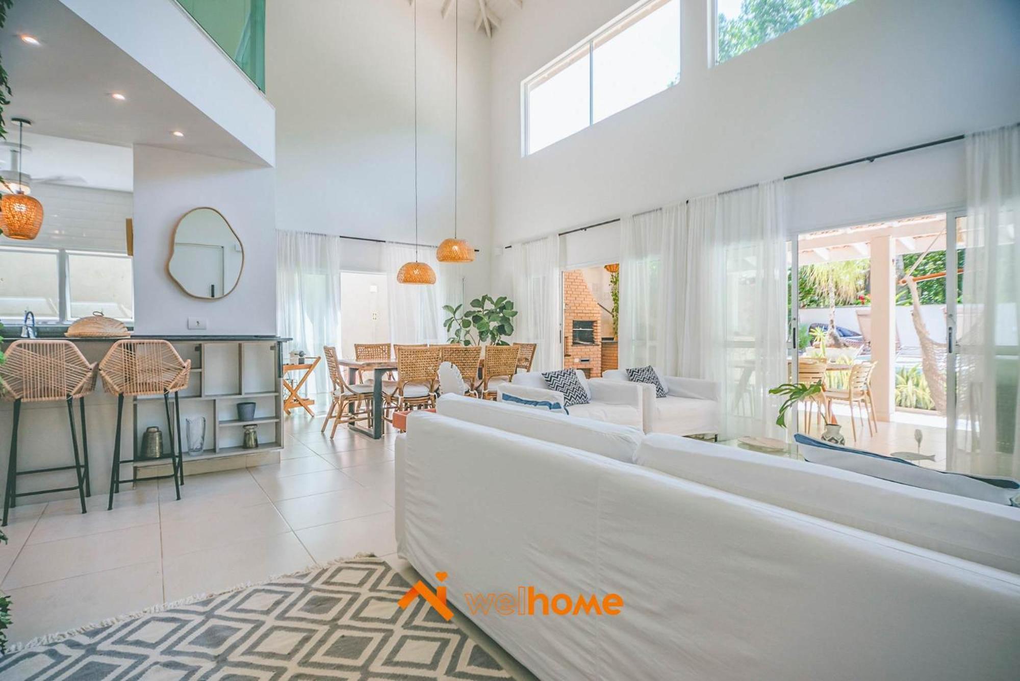 Casa com piscina a 650m da praia no Guaruja