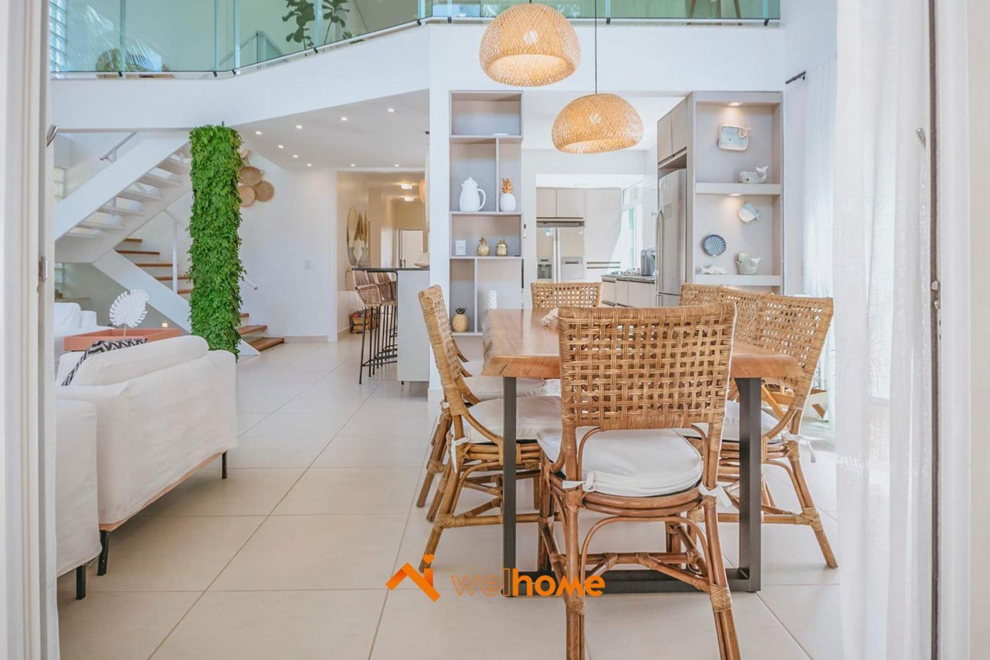 Casa com piscina a 650m da praia no Guaruja