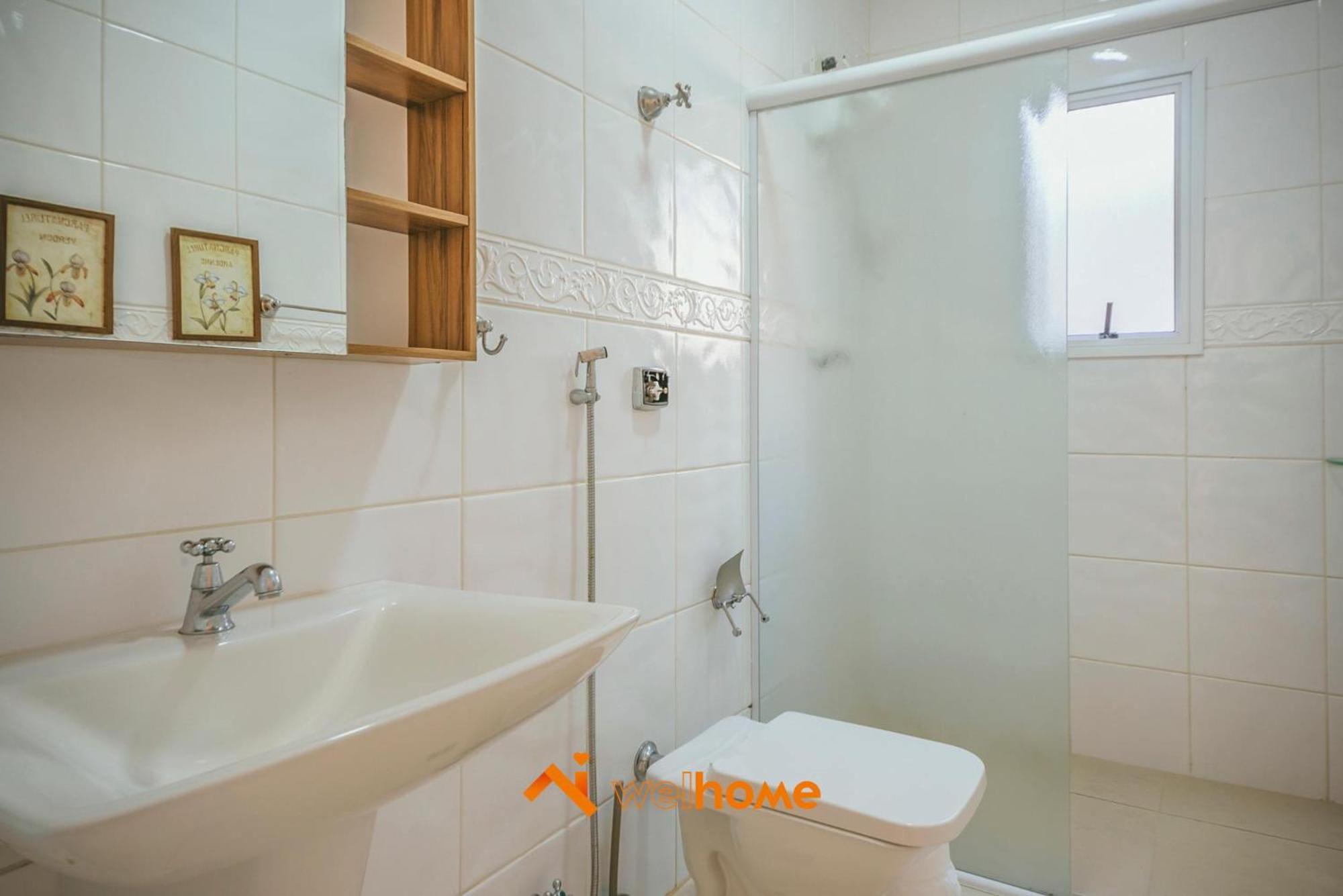 Casa com piscina a 650m da praia no Guaruja