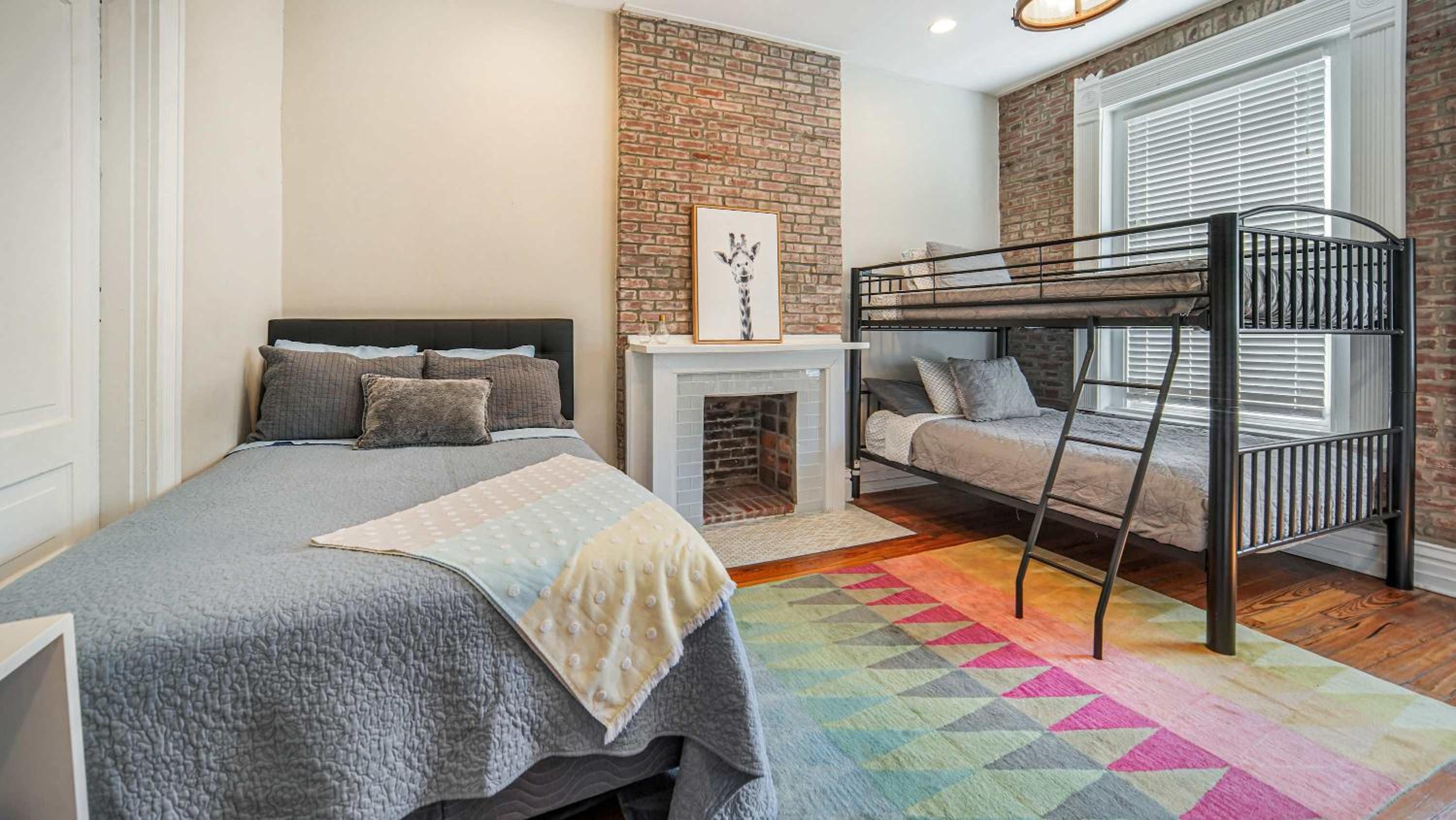 Historic 3-BR Downtown Bourbon Getaway