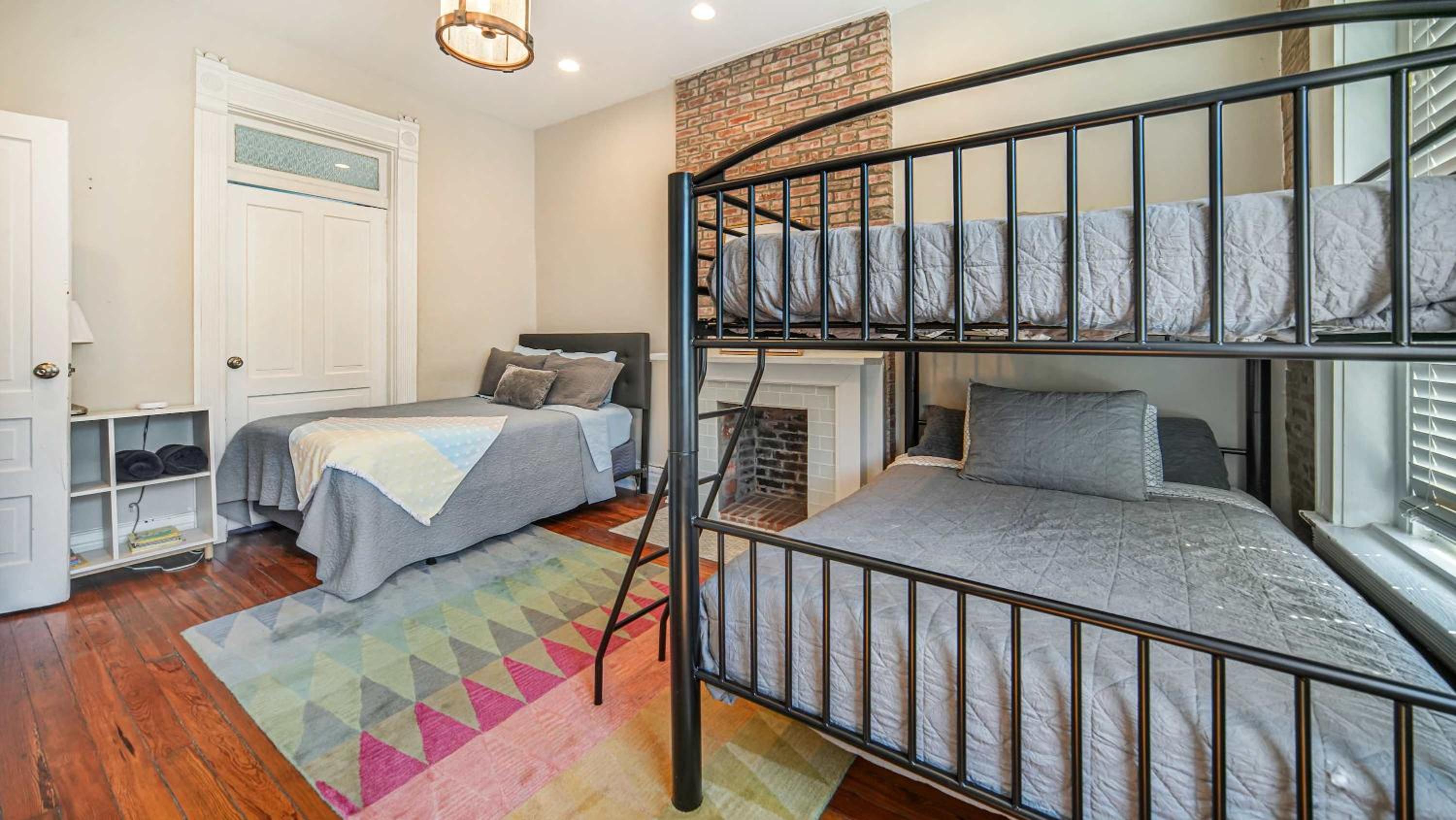 Historic 3-BR Downtown Bourbon Getaway