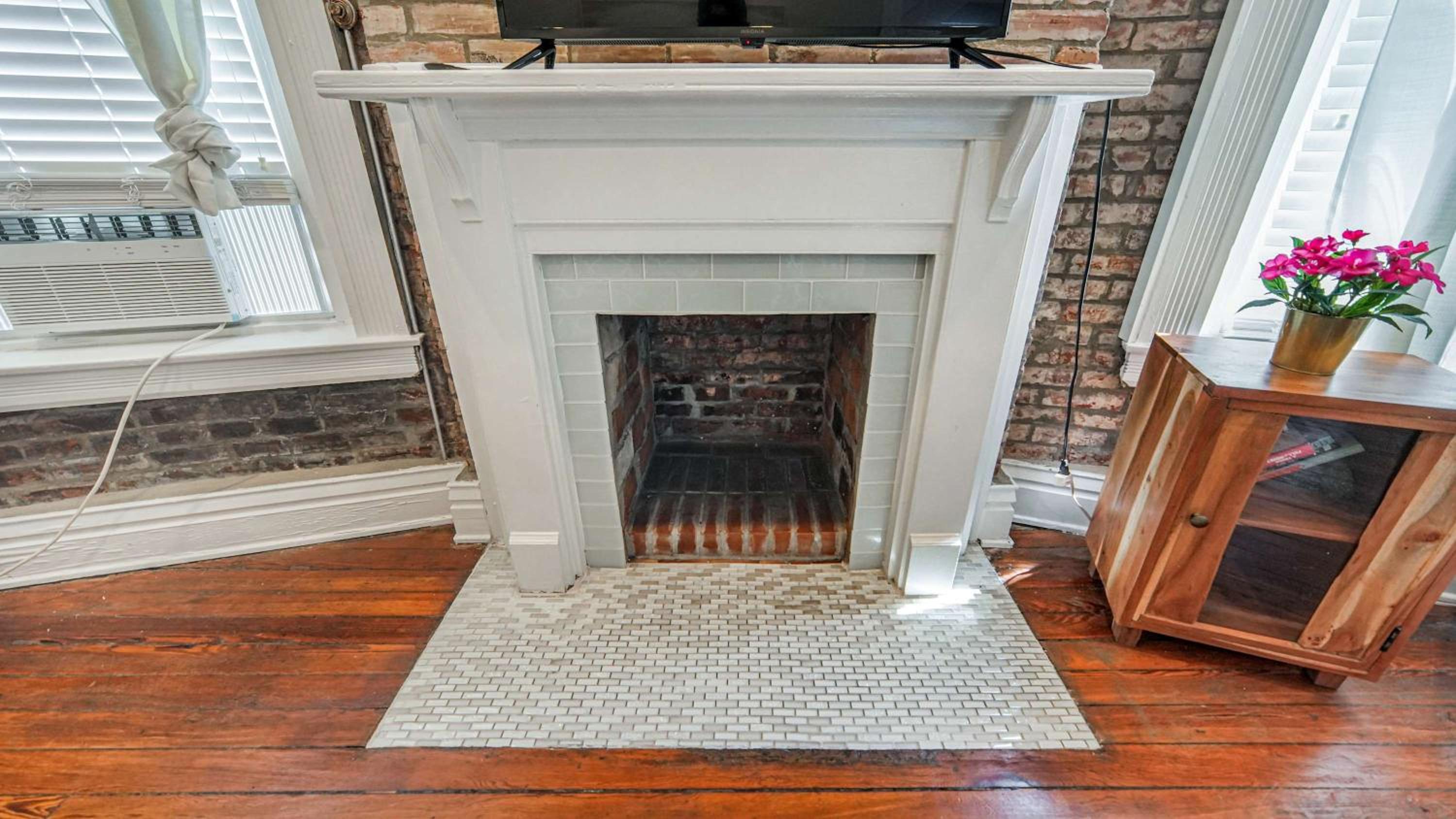 Historic 3-BR Downtown Bourbon Getaway