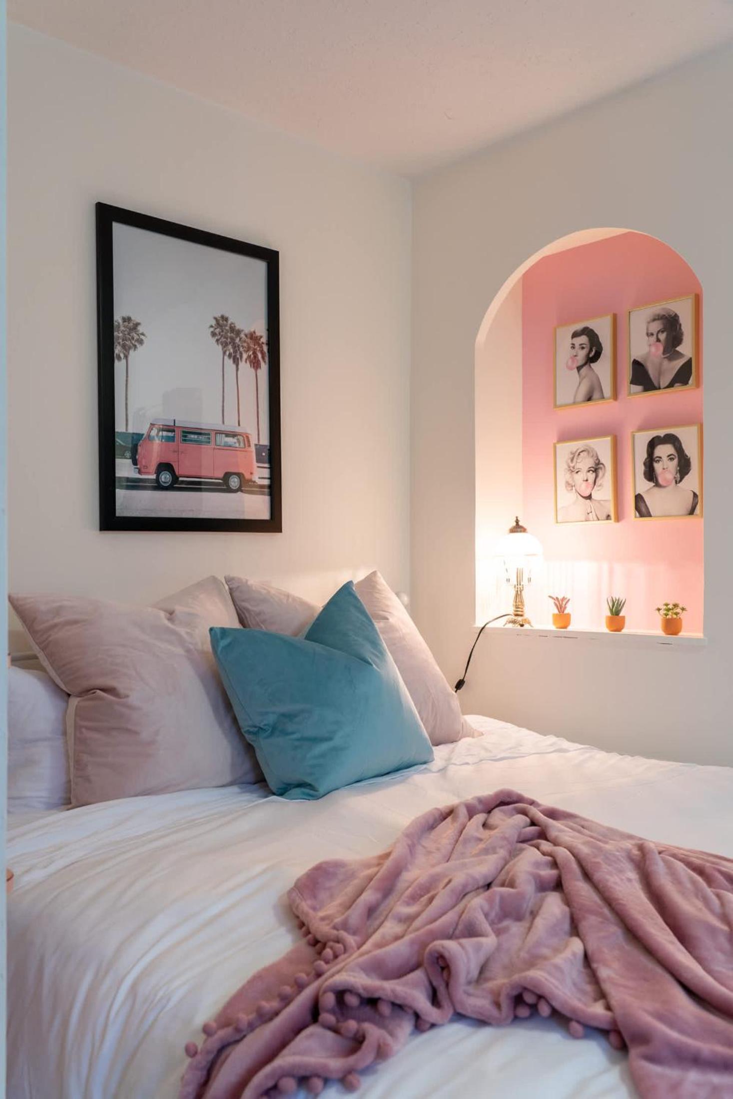 Betty Lou's Library l Cozy Reading Nook l 55 Roku