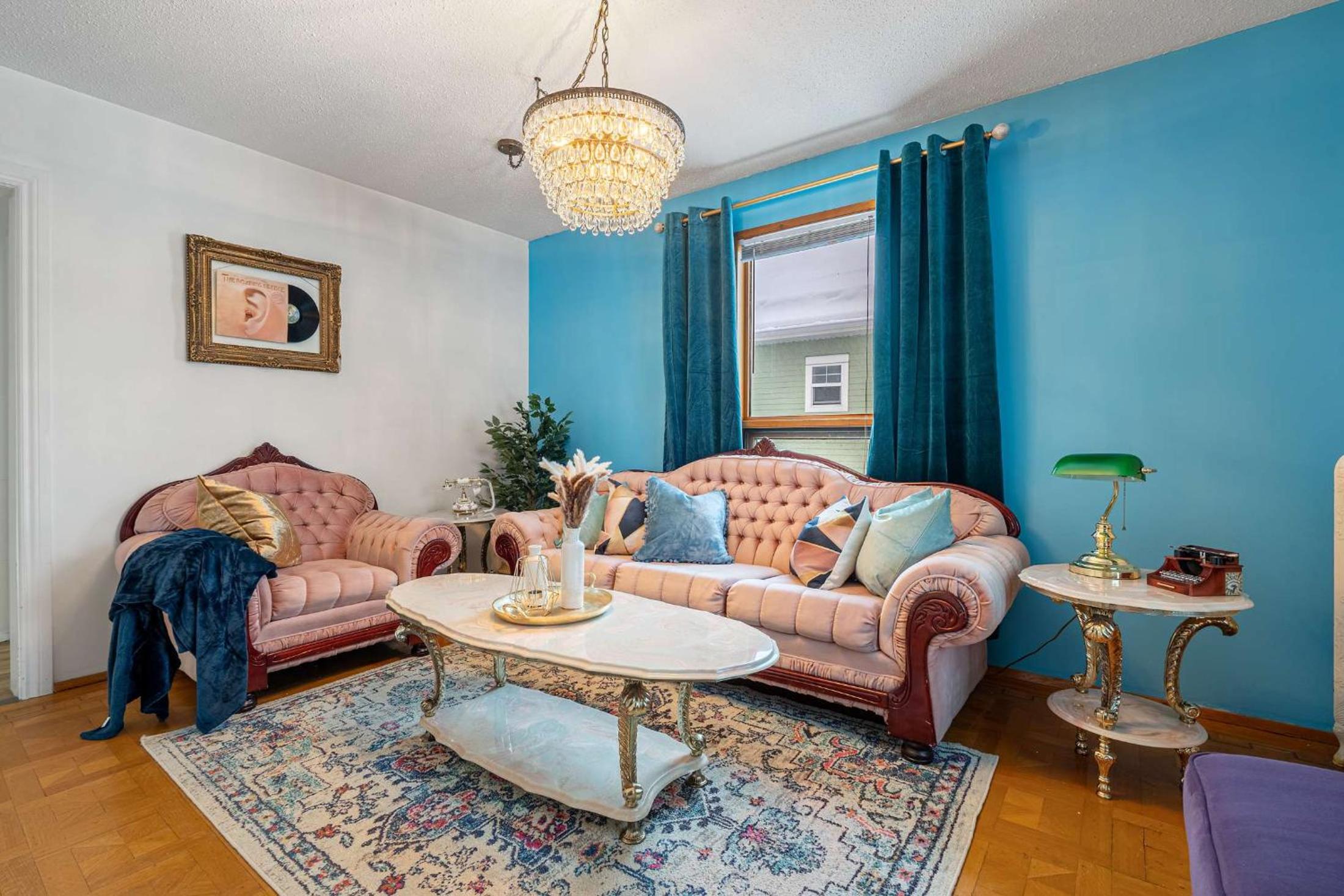 Cranbrook Vacations - Betty Lou's Library l Cozy Reading Nook l 55 Roku - Property Image 1