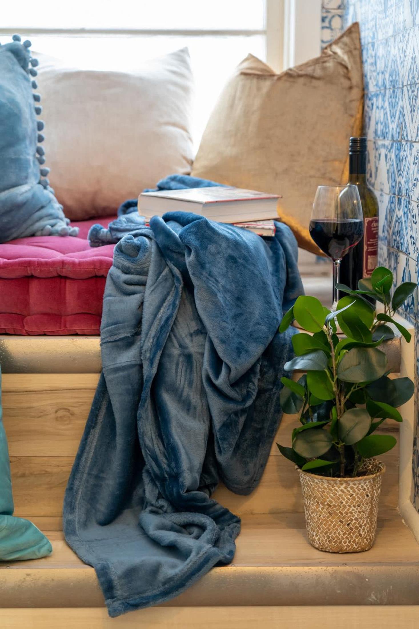 Betty Lou's Library l Cozy Reading Nook l 55 Roku