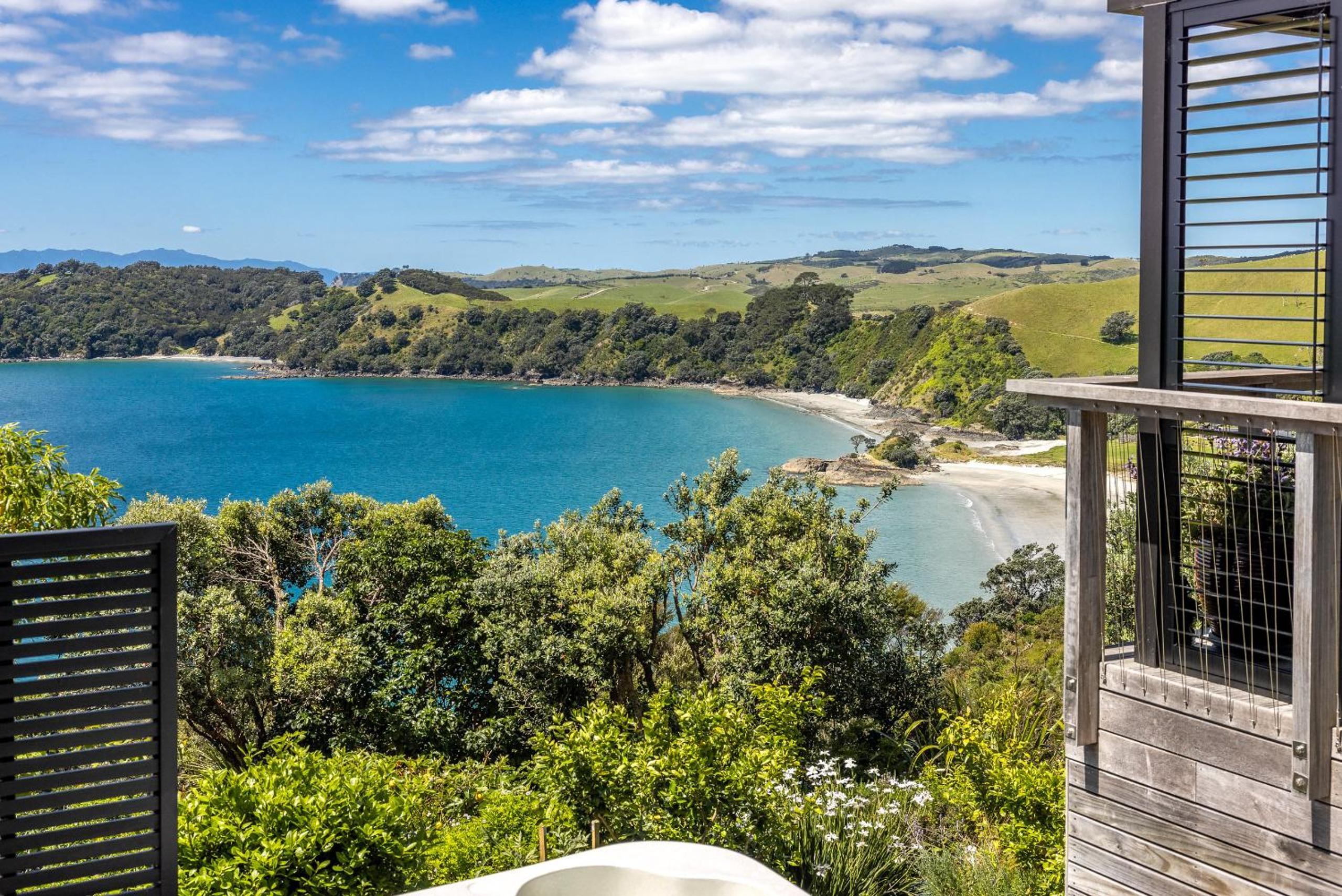 Belle Cove Estate, Onetangi - Be My Guest Waiheke view 3
