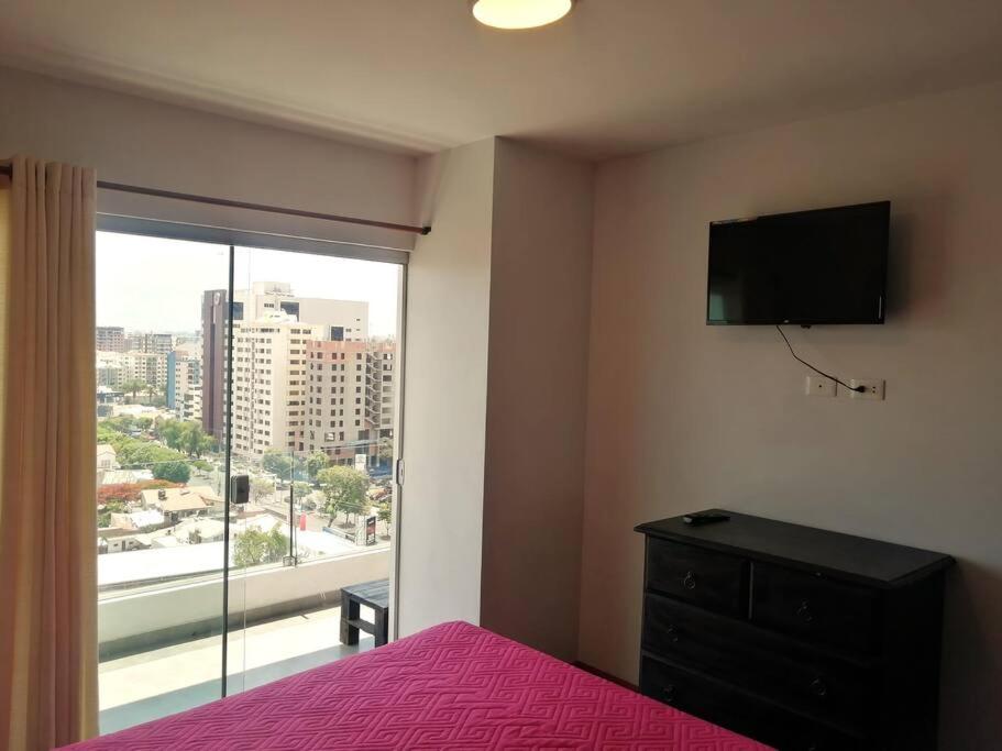 12C Avenida America y Gualberto Villaroel 2 dorm con Amplio Balcon
