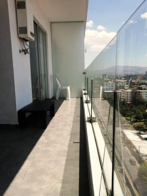 12C Avenida America y Gualberto Villaroel 2 dorm con Amplio Balcon