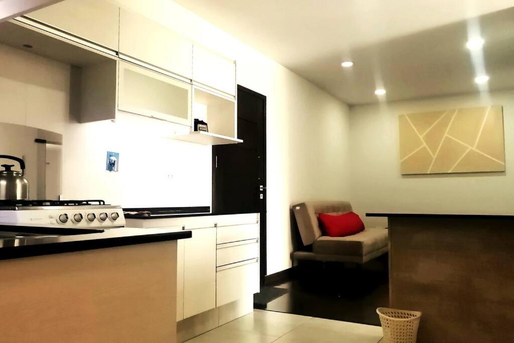 12C Avenida America y Gualberto Villaroel 2 dorm con Amplio Balcon