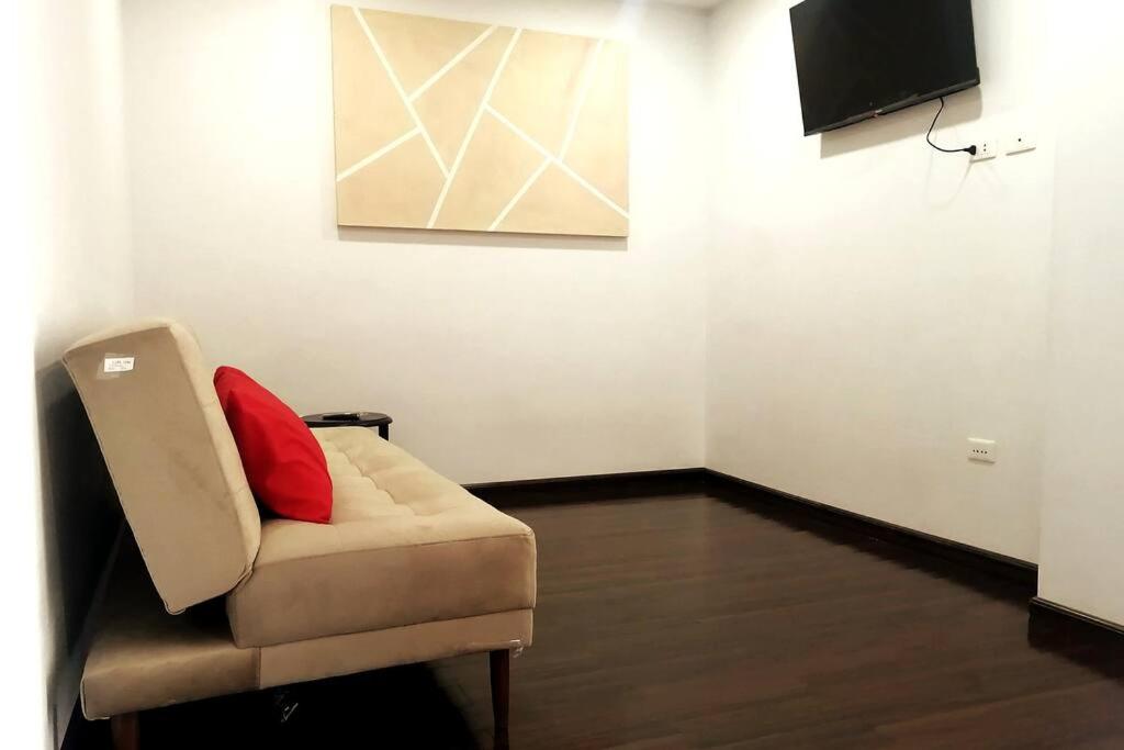 12C Avenida America y Gualberto Villaroel 2 dorm con Amplio Balcon