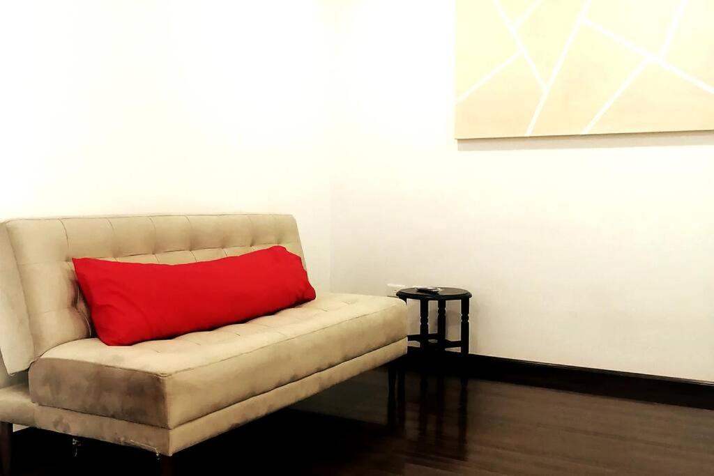 12C Avenida America y Gualberto Villaroel 2 dorm con Amplio Balcon