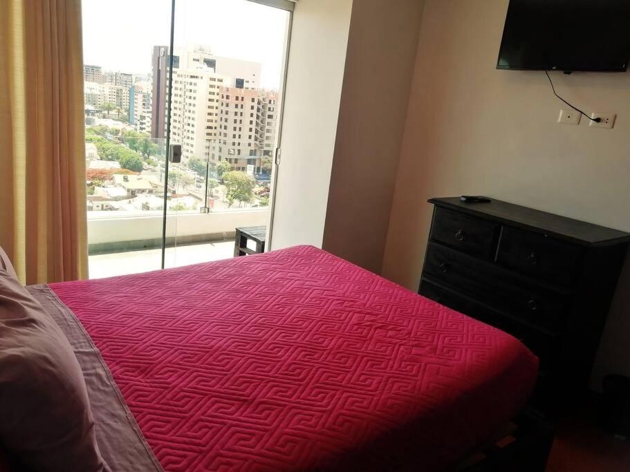 12C Avenida America y Gualberto Villaroel 2 dorm con Amplio Balcon