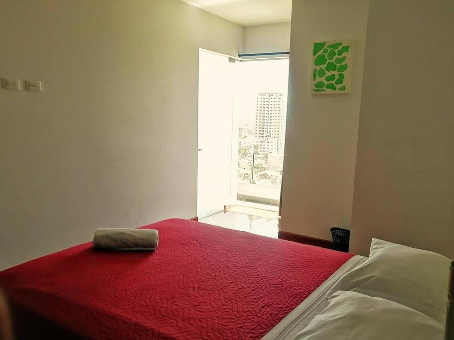 12C Avenida America y Gualberto Villaroel 2 dorm con Amplio Balcon