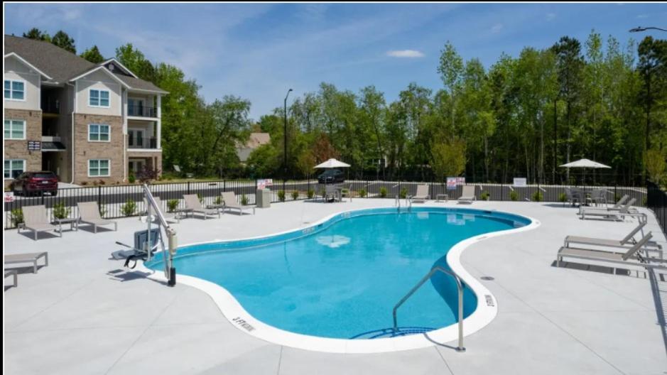 Quiet and Luxury Apartment - 10 minutes from ECU view 3