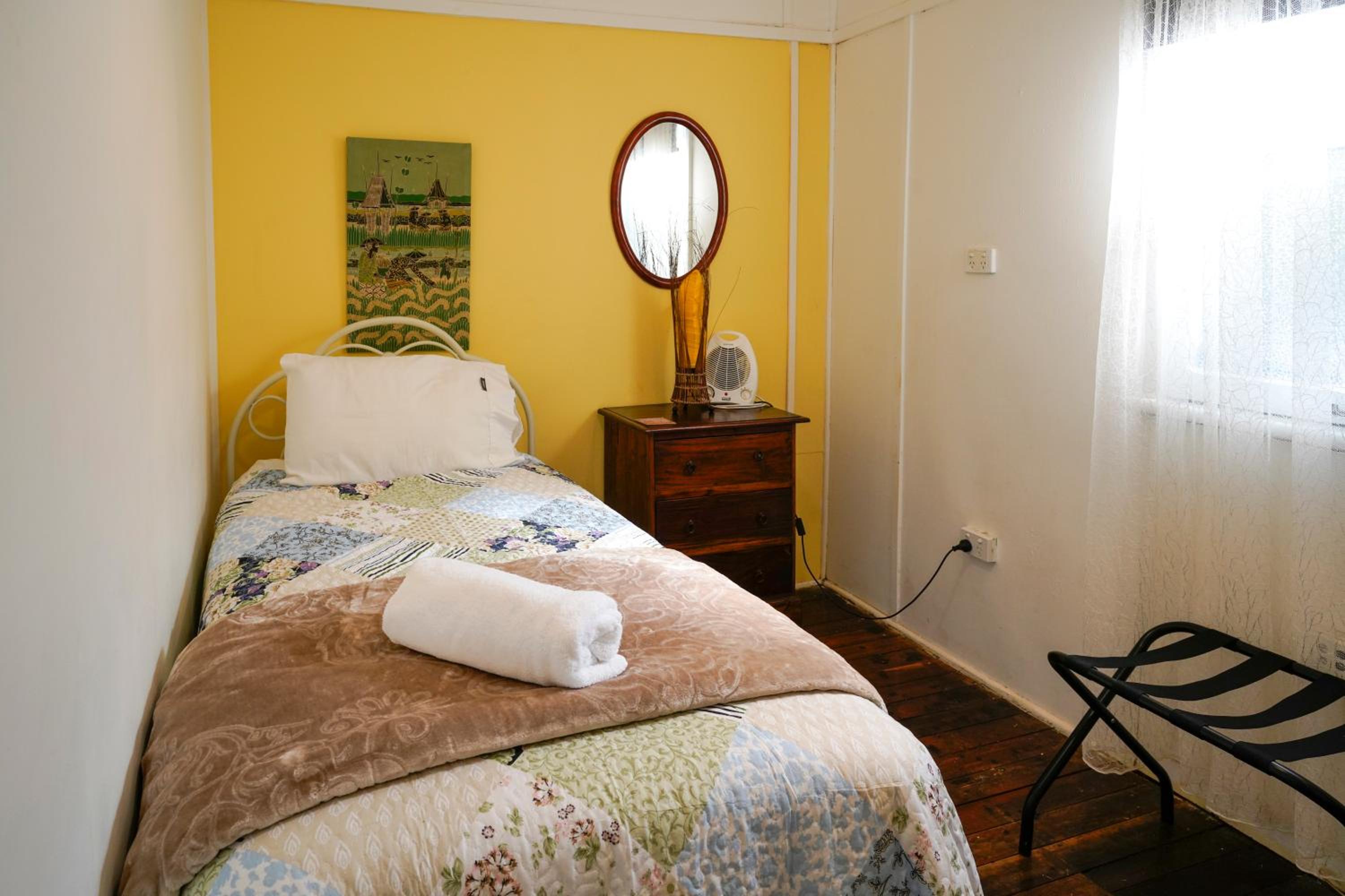 Yellow Cottage - bush and beach