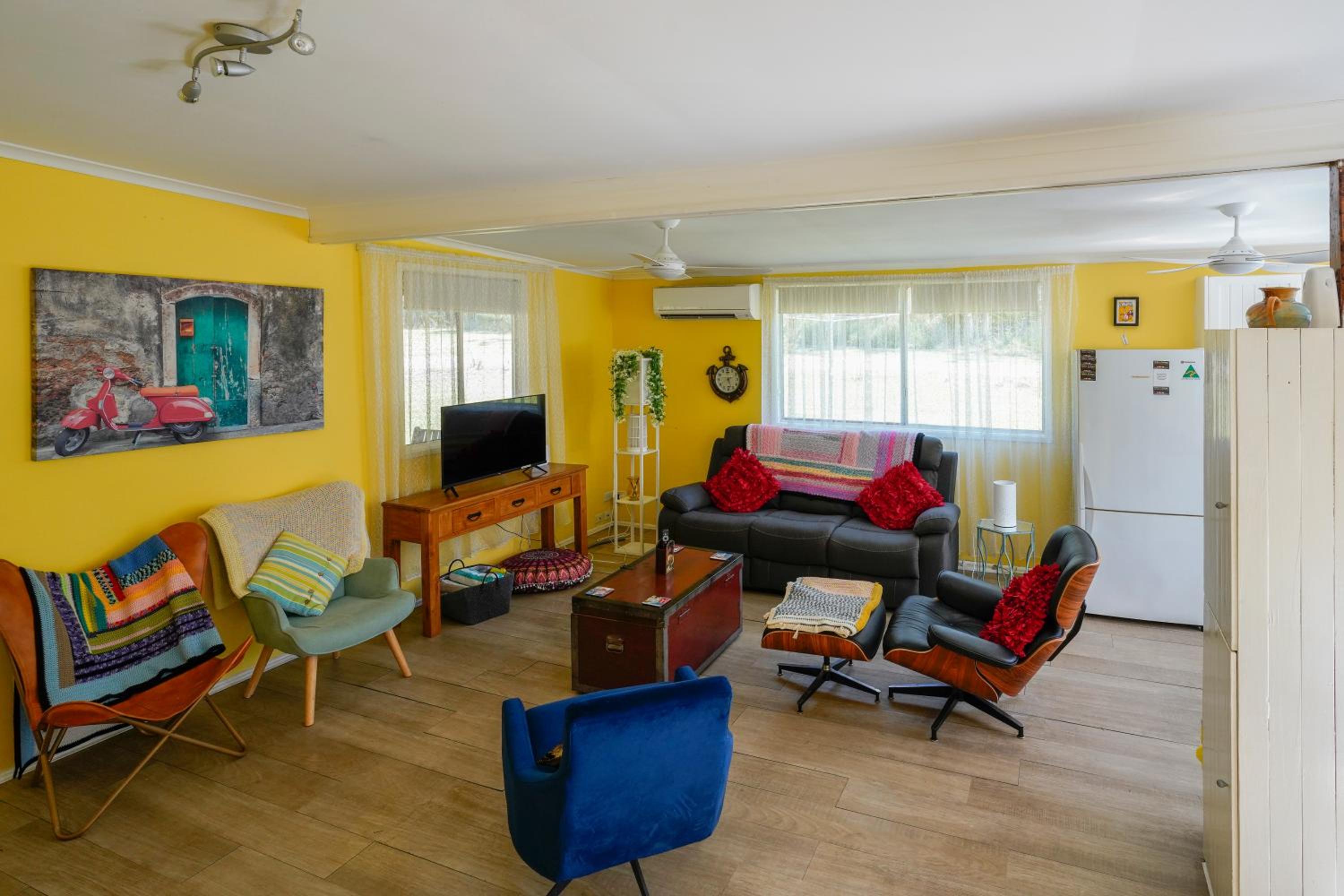 Yellow Cottage - bush and beach