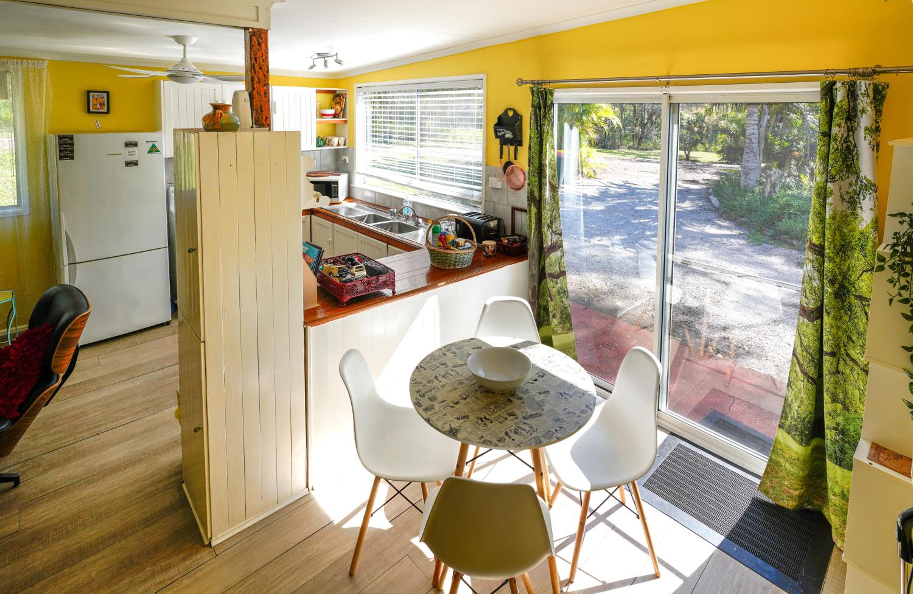 Yellow Cottage - bush and beach
