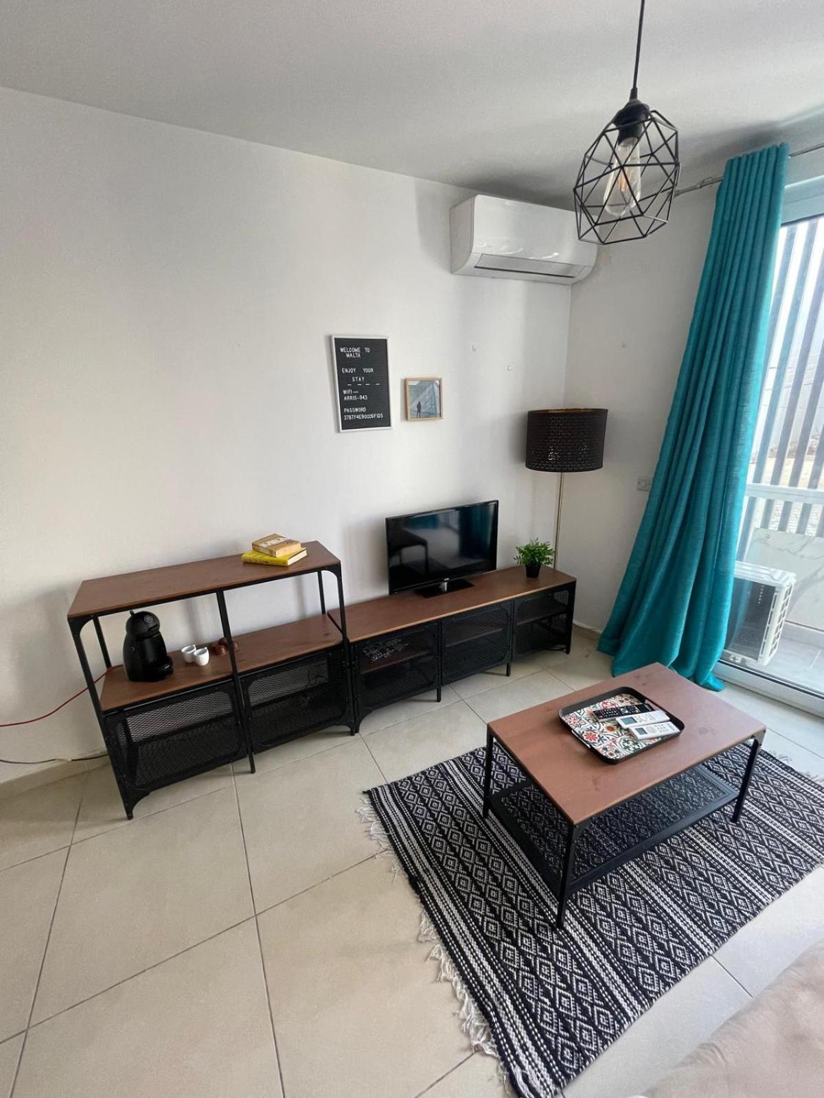 Modern Apartment in Central St Julians photo 4