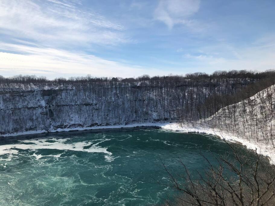 Niagara Sky Line 2- Walk to the Falls WIFI and Parking