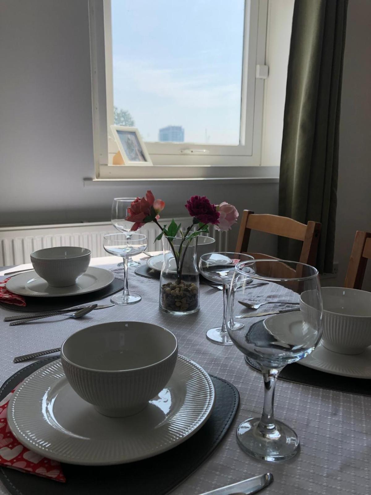 Comfy Entire Flat with City View Balcony in Regents Park, Camden, Central London