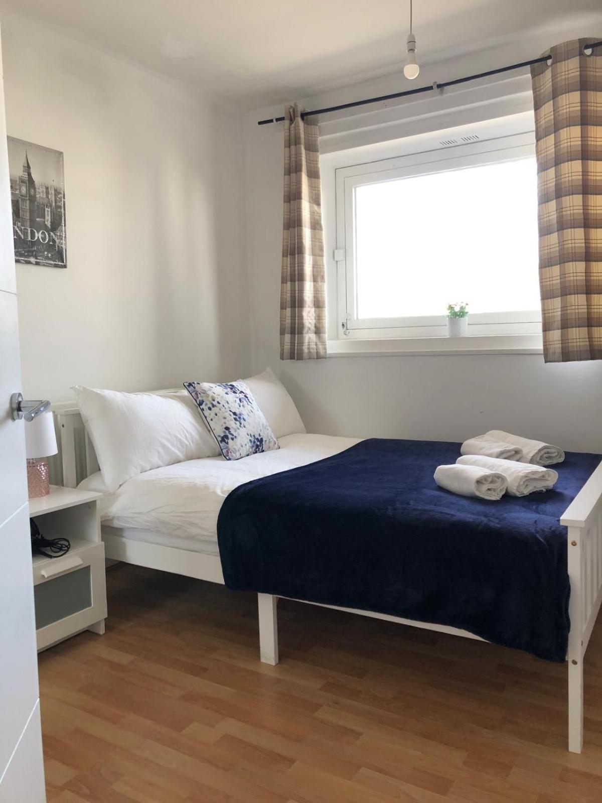 Comfy Entire Flat with City View Balcony in Regents Park, Camden, Central London