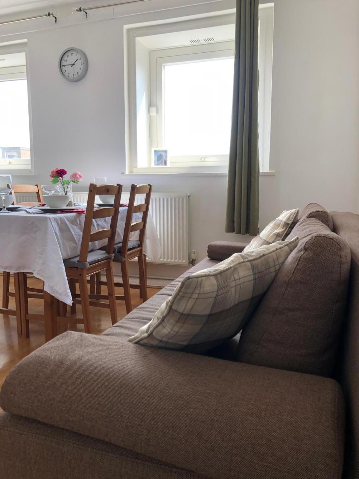 Comfy Entire Flat with City View Balcony in Regents Park, Camden, Central London
