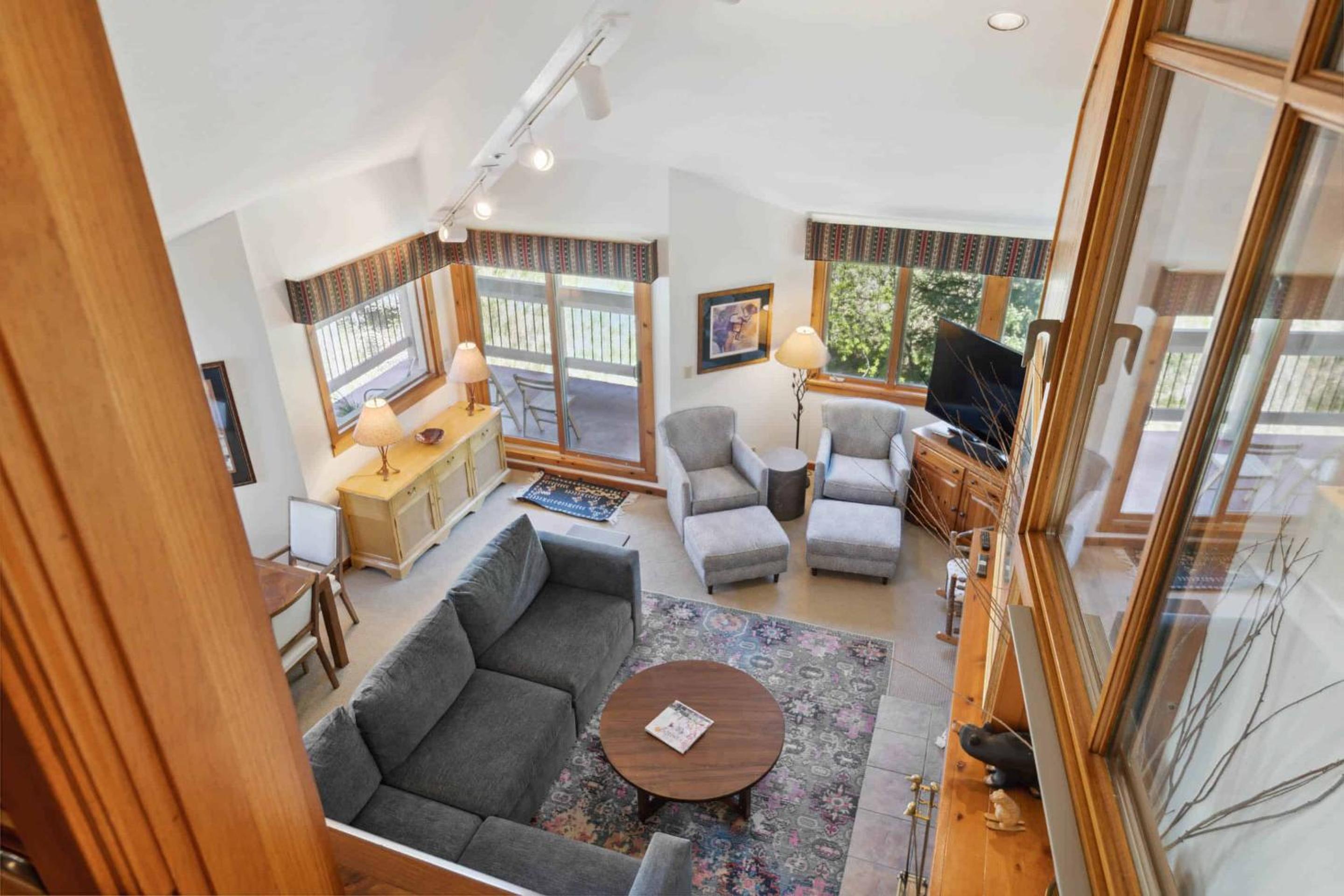 Kiva 428 by East West Hospitality view 4