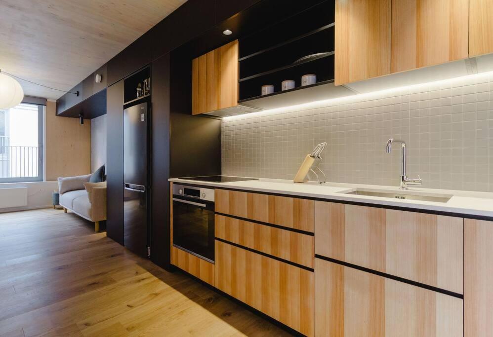 New NYC Style Apt in CBD w Parking Option view 2