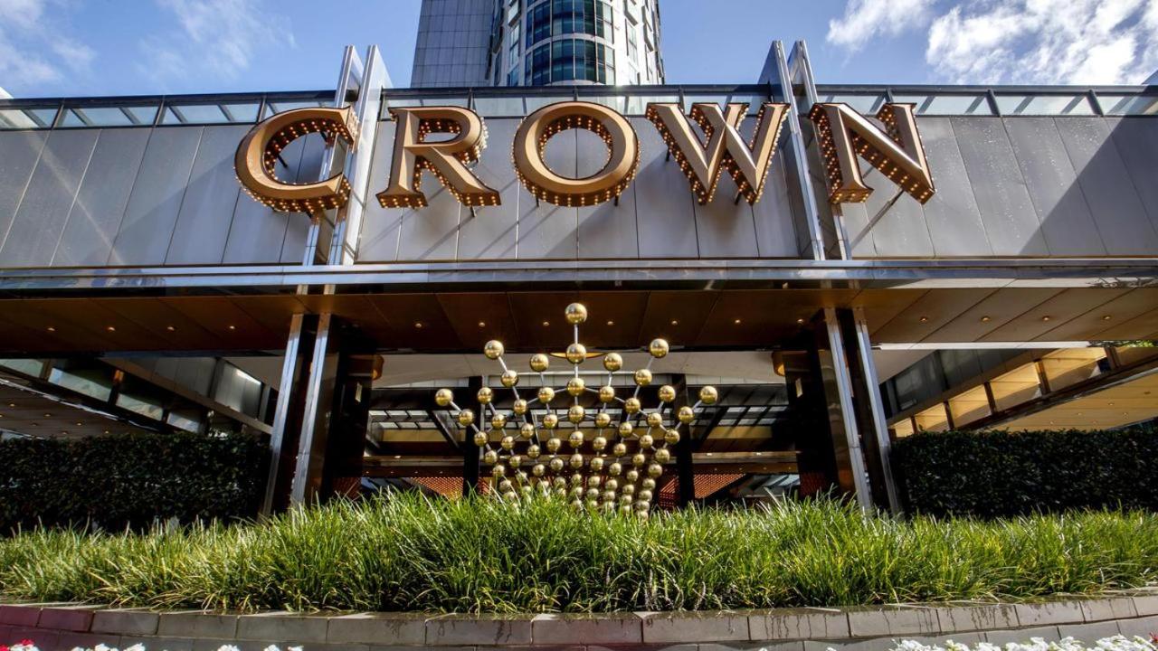 Entire 1 BR Southbank Apartment - Gym Pool Sauna 1 step to Crown Casino