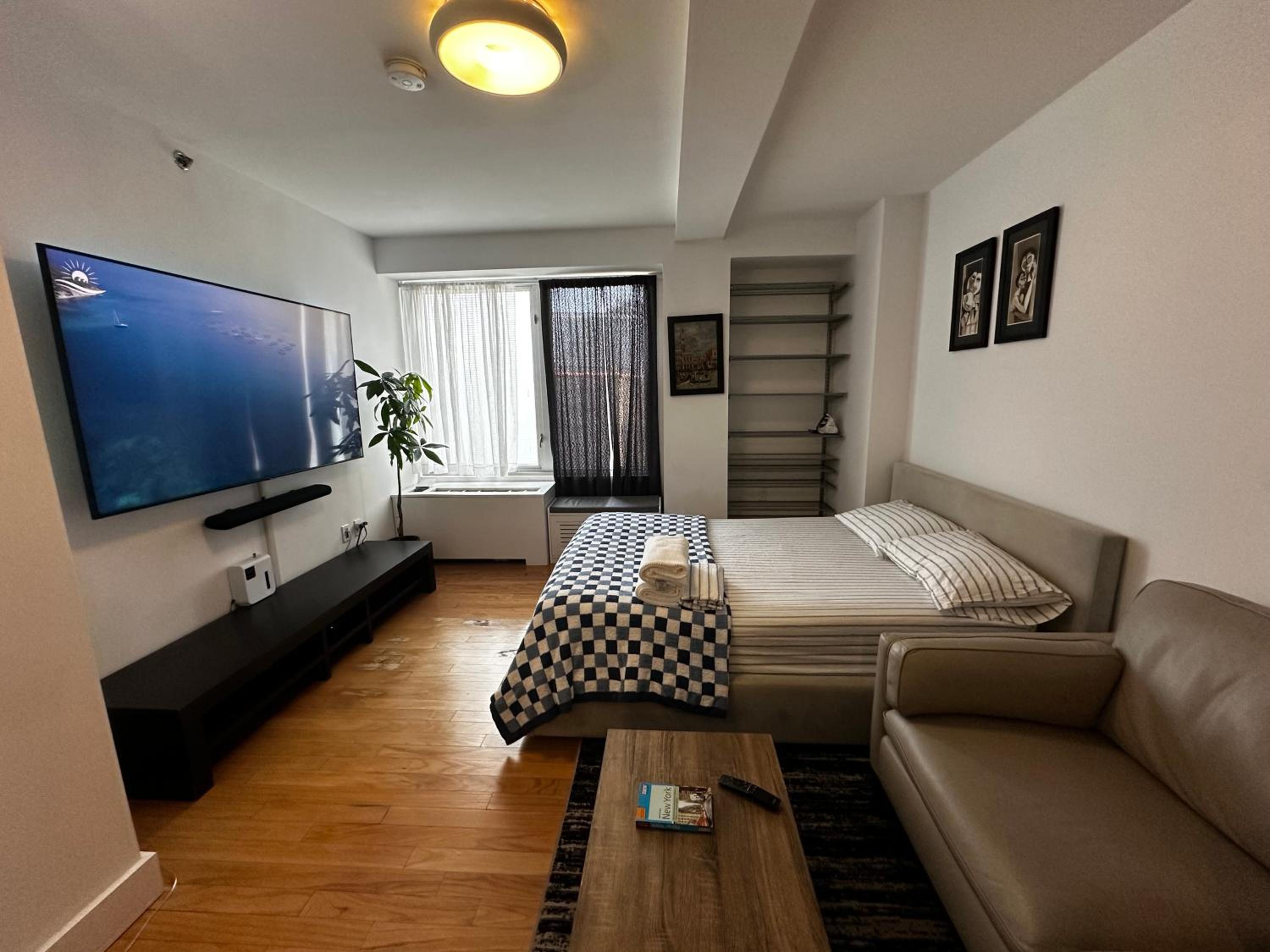 Modern Studio with Private Bathroom and Kitchen