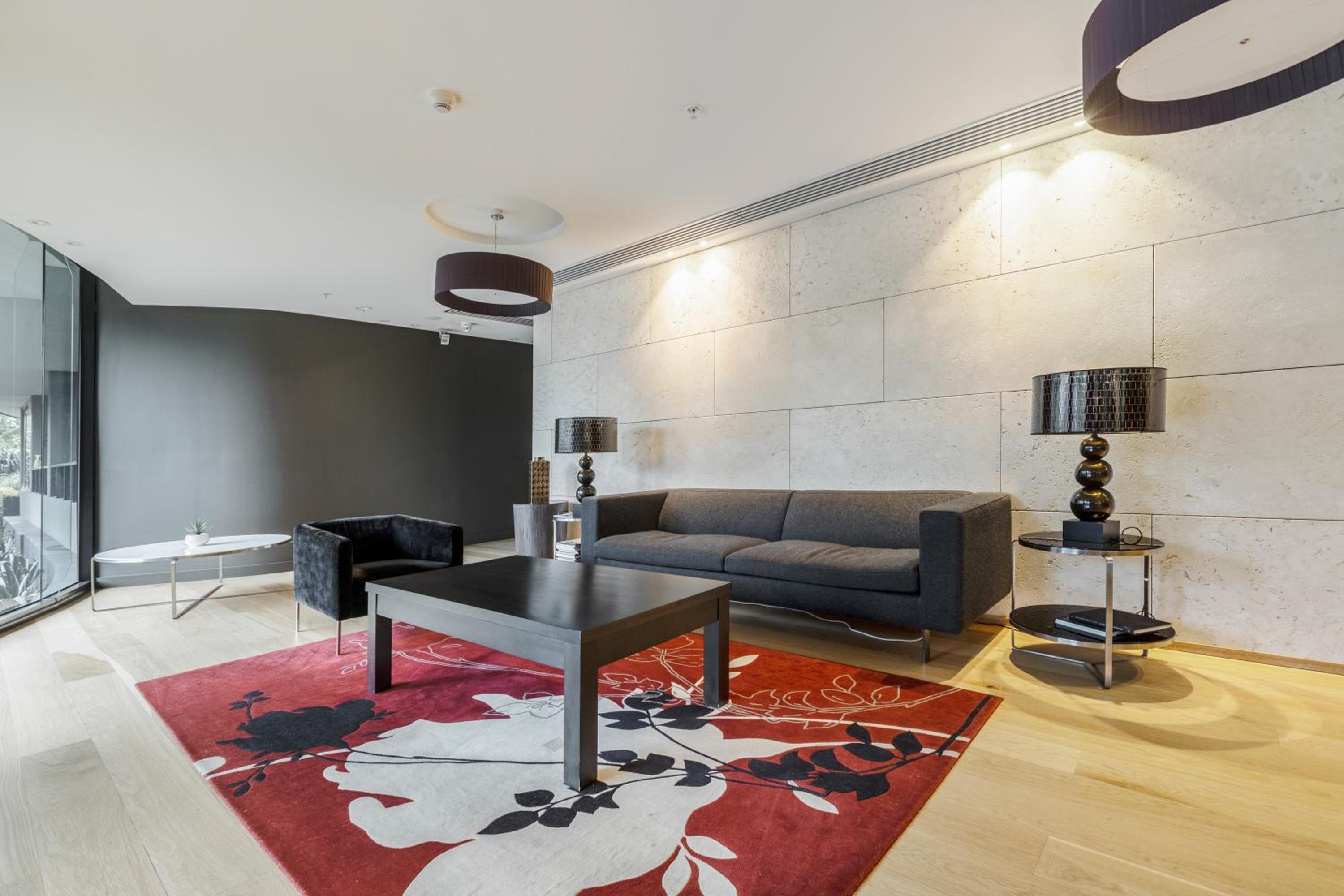Elegant City Fringe Condo w Pool & FREE Parking