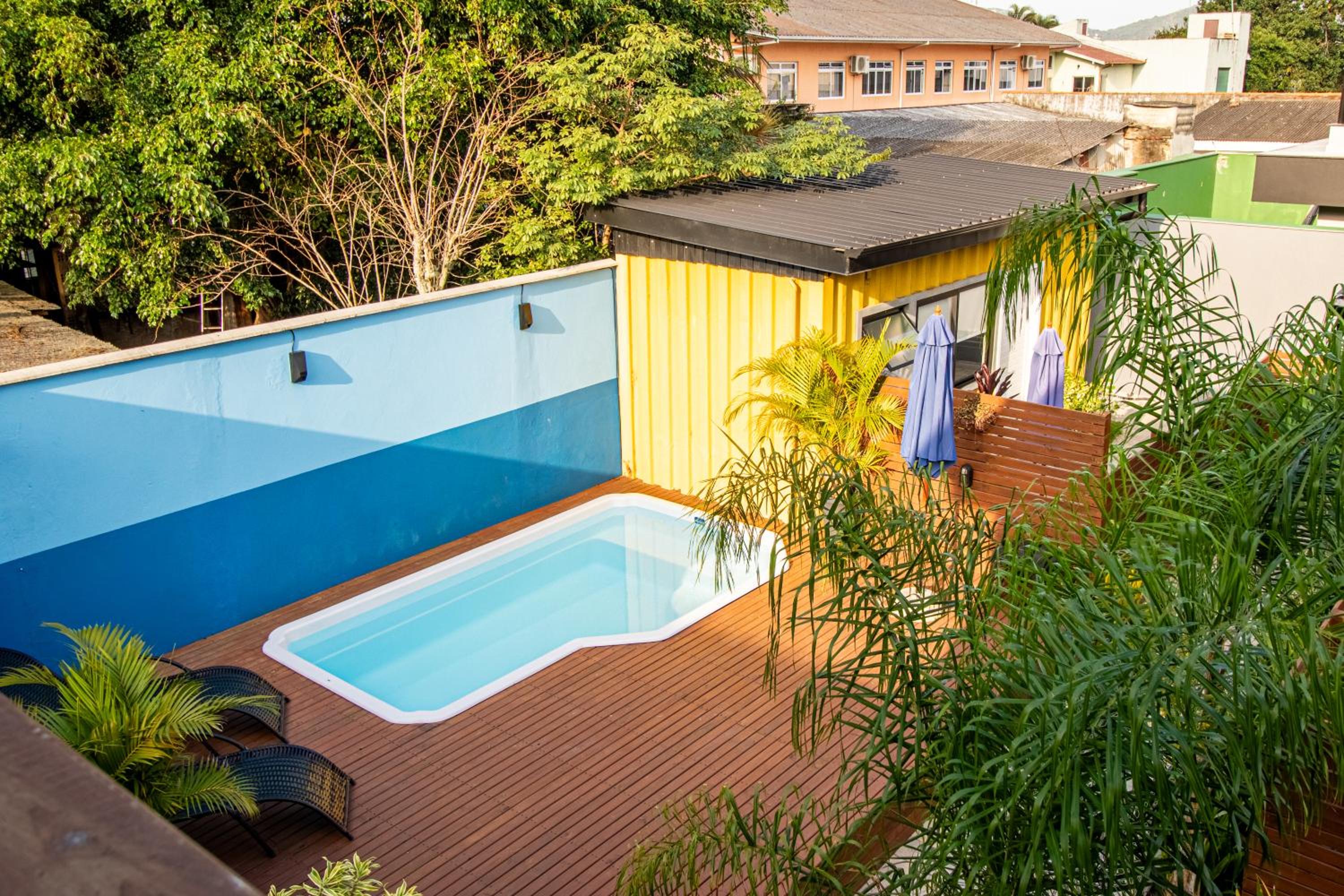 Estacionamento-1000Mbps-AC-Smart TV-Piscina