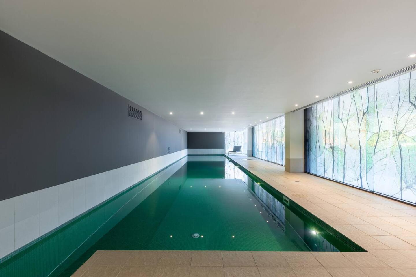 Elegant City Fringe Condo w Pool & FREE Parking