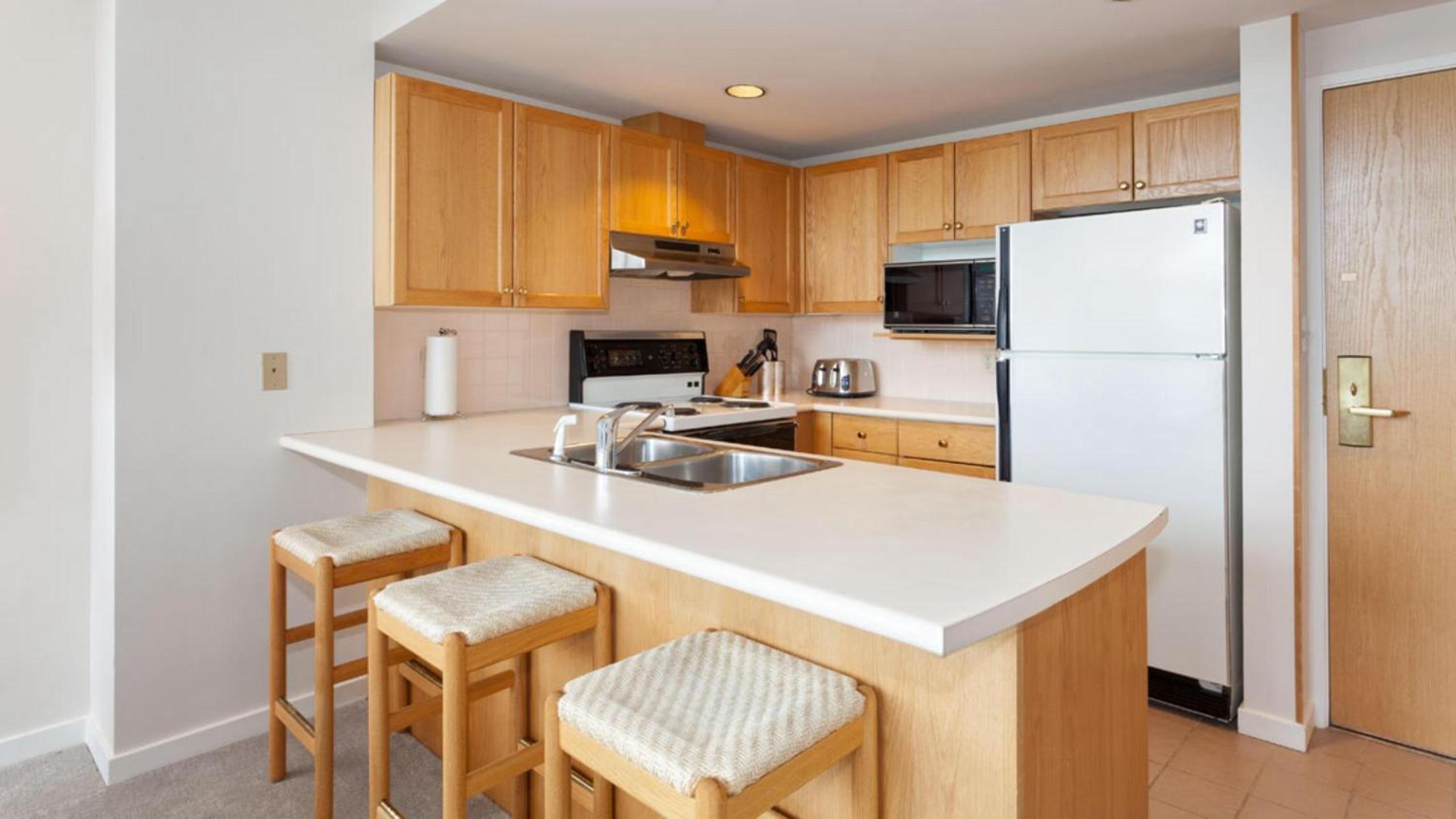 Woodrun Lodge 517 | Large Ski-In Ski-Out Condo by Upper Village w/ Mountain Views & Shared Hot Tub
