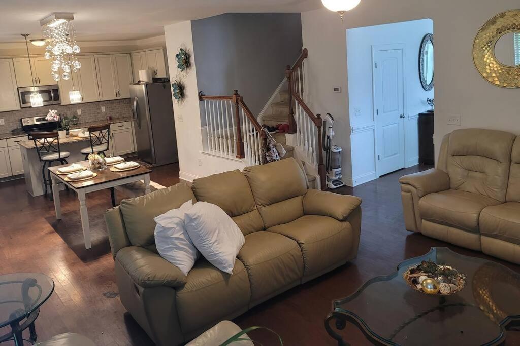 Large 3 Level Family Home view 5