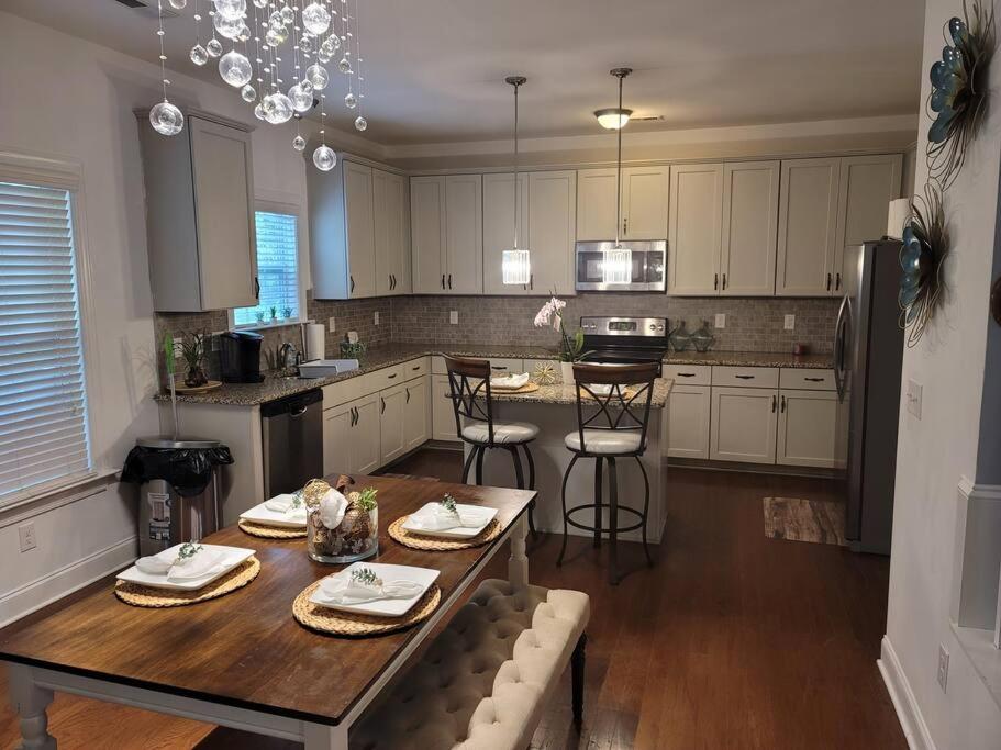 Large 3 Level Family Home view 4
